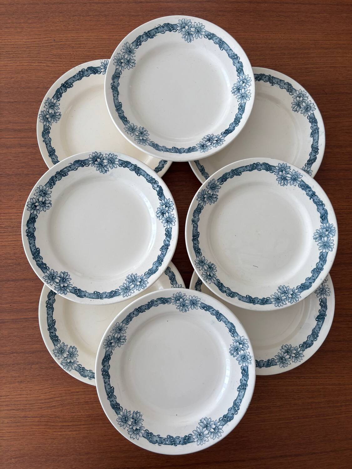 Set of 8 blue ironstone dinner plates Longchamp model Denise.