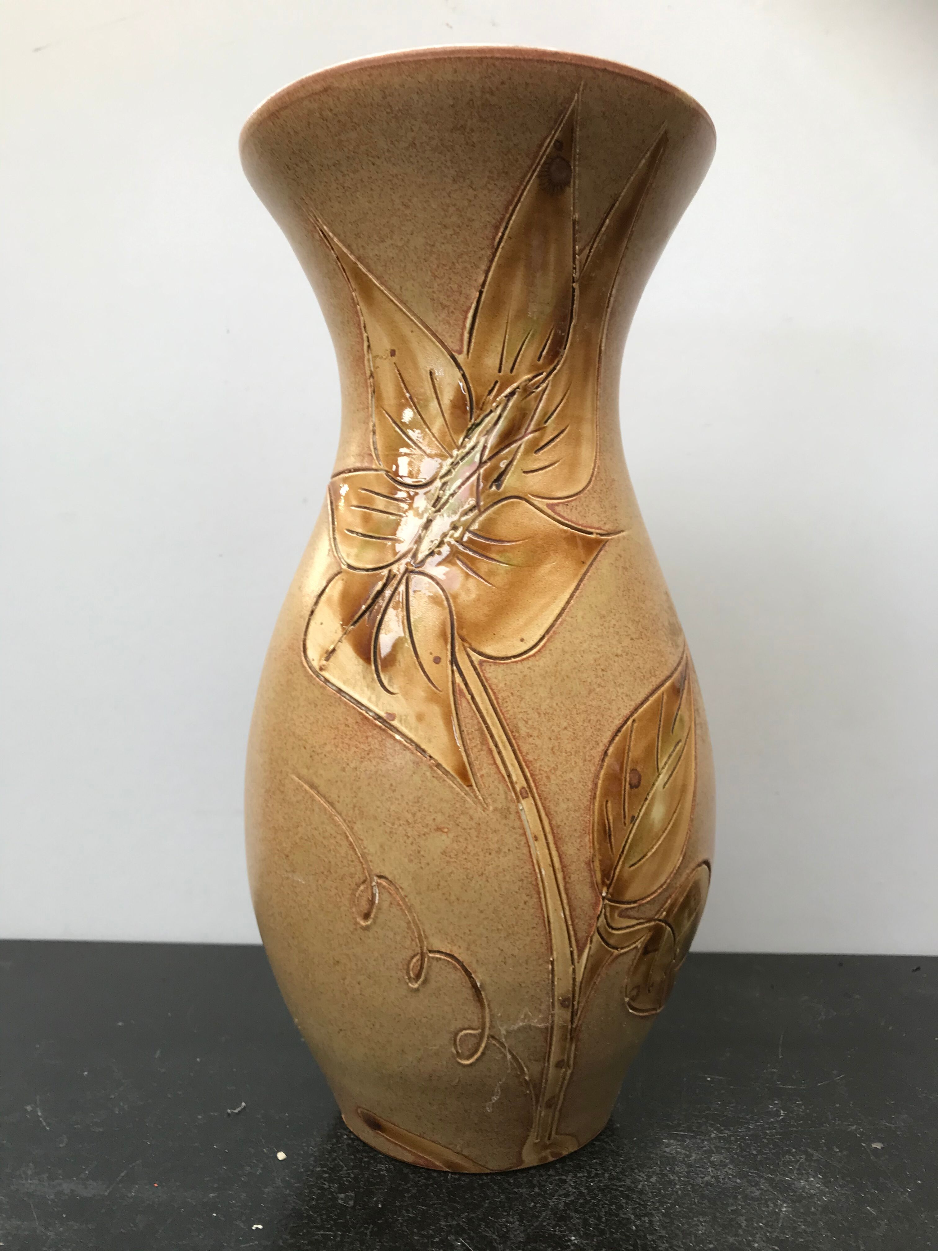 Vase Vallauris céramique beige décor fleurs ciselé vintage Selency