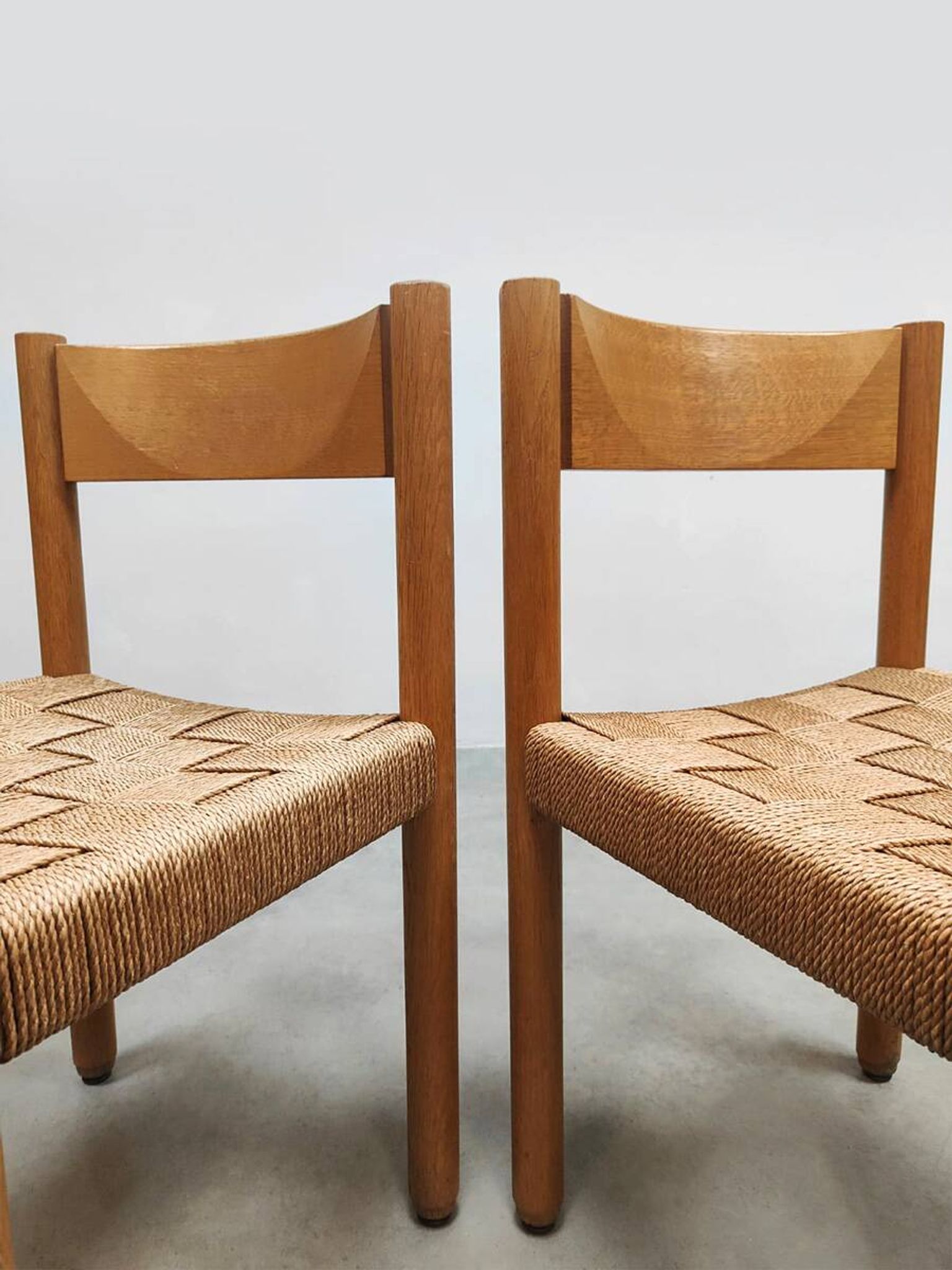 8 chaises vintage en corde et chêne