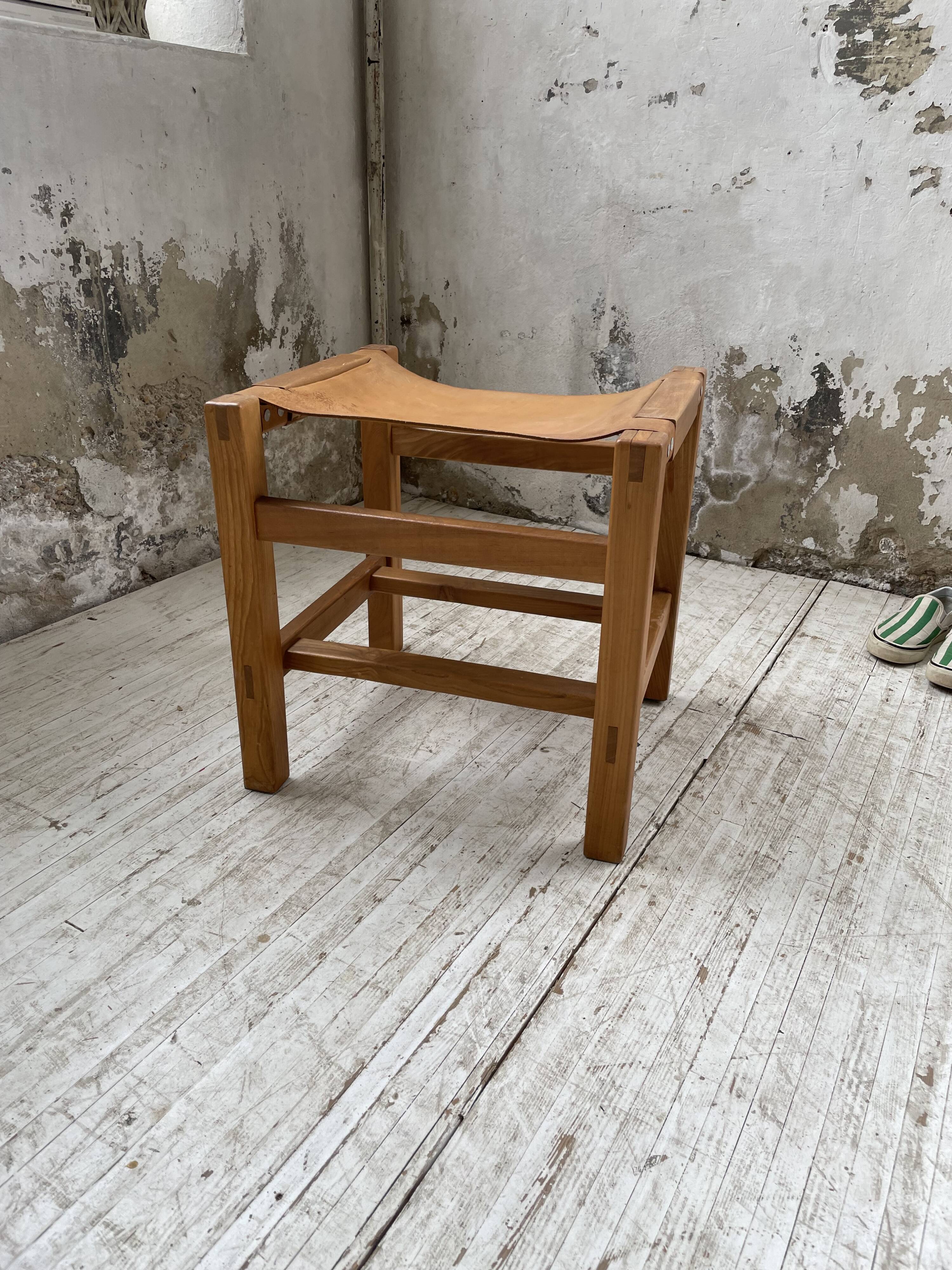 Solid elm and leather stool Maison Regain