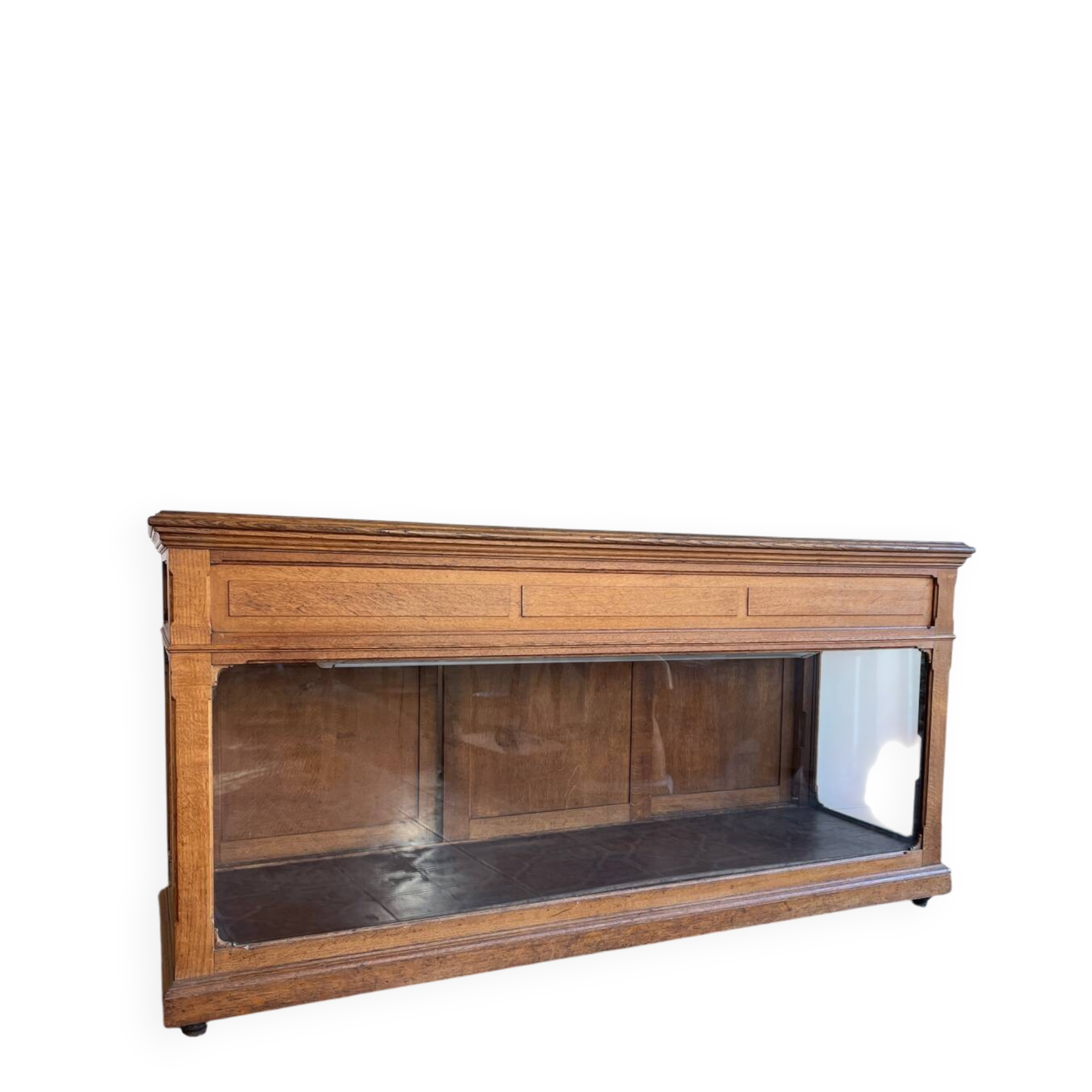 Comptoir d'exposition d'antiquités