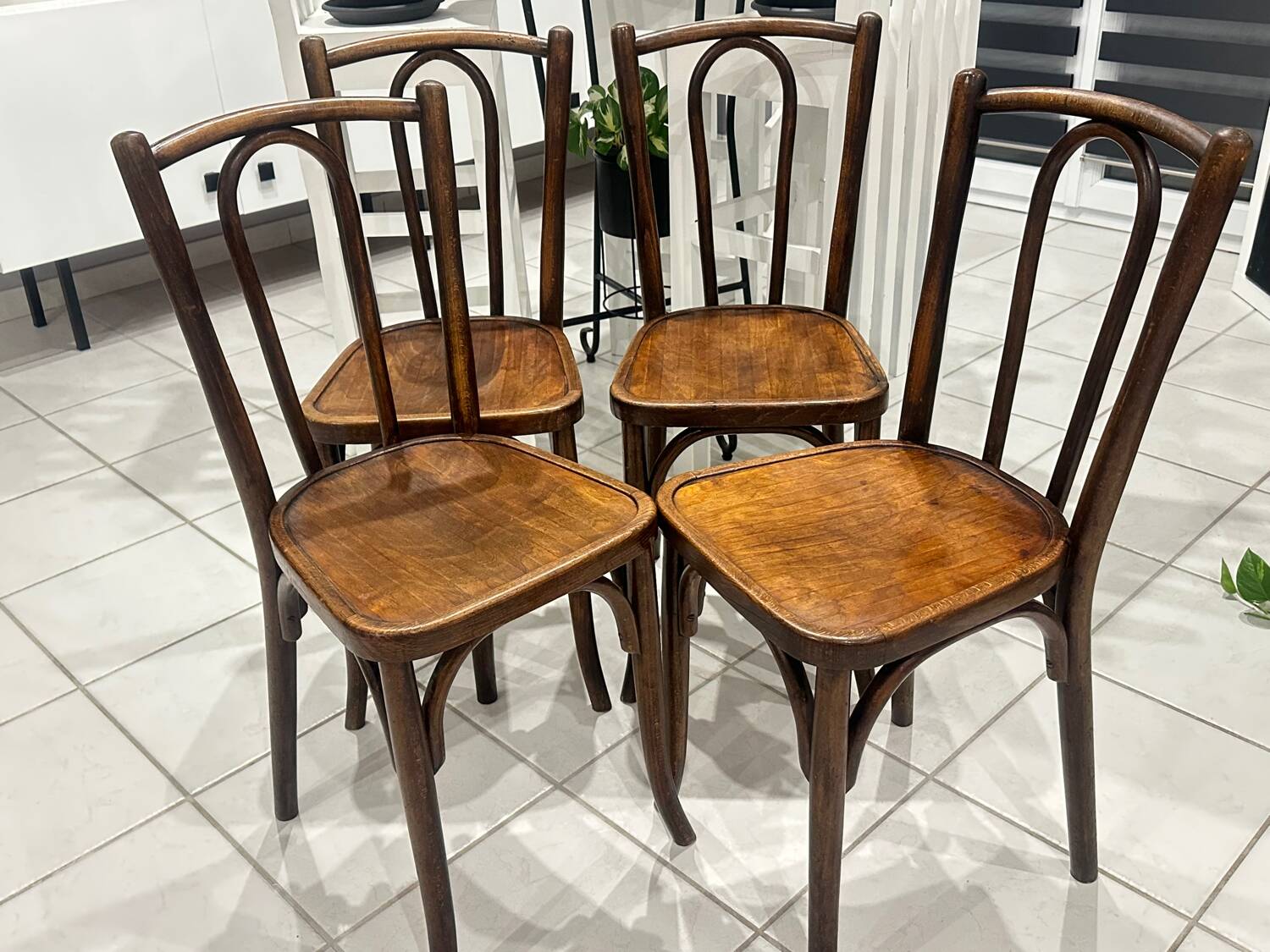 Suite de 4 chaises de Bistrot Baumann années 1930