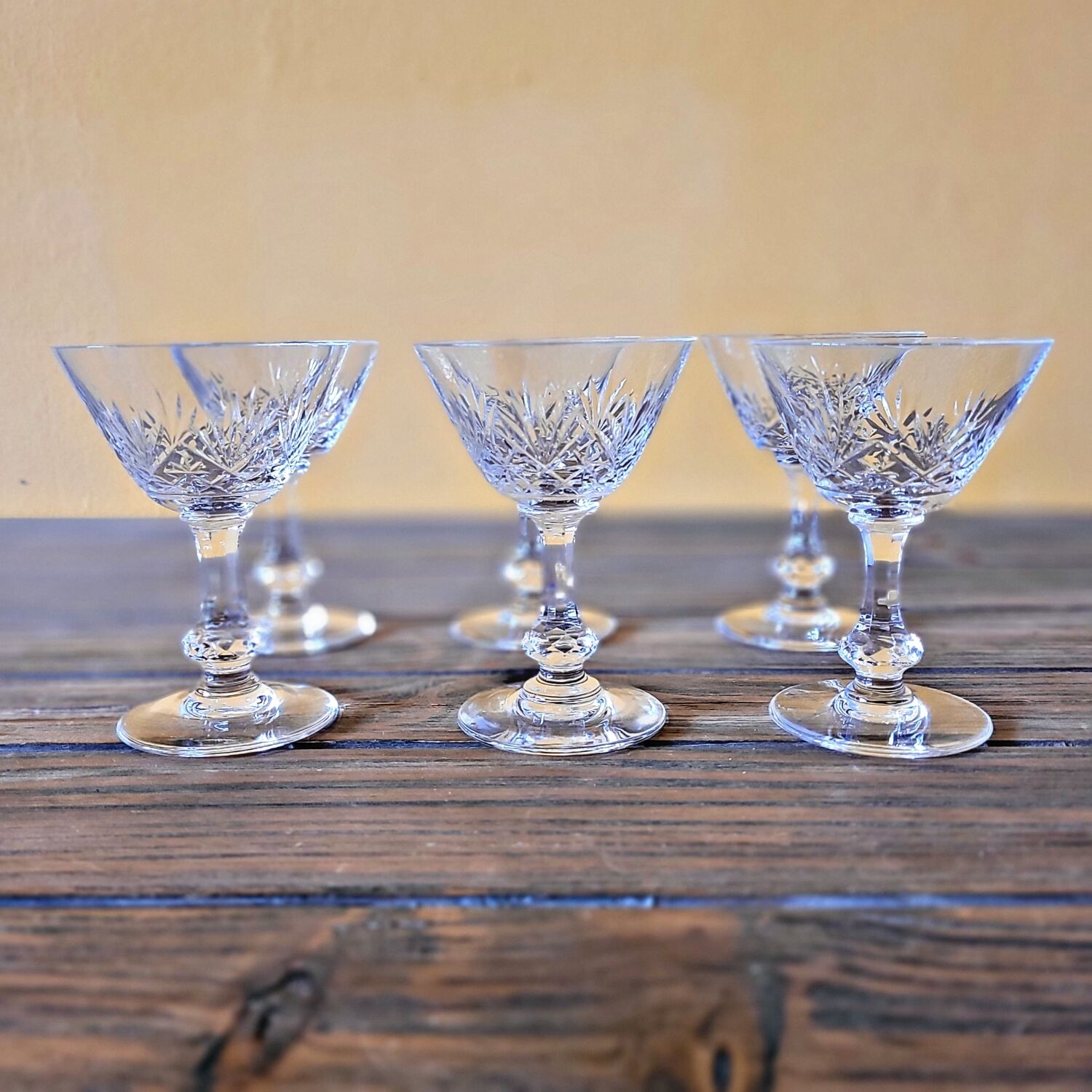6 verres à pied en cristal ciselé