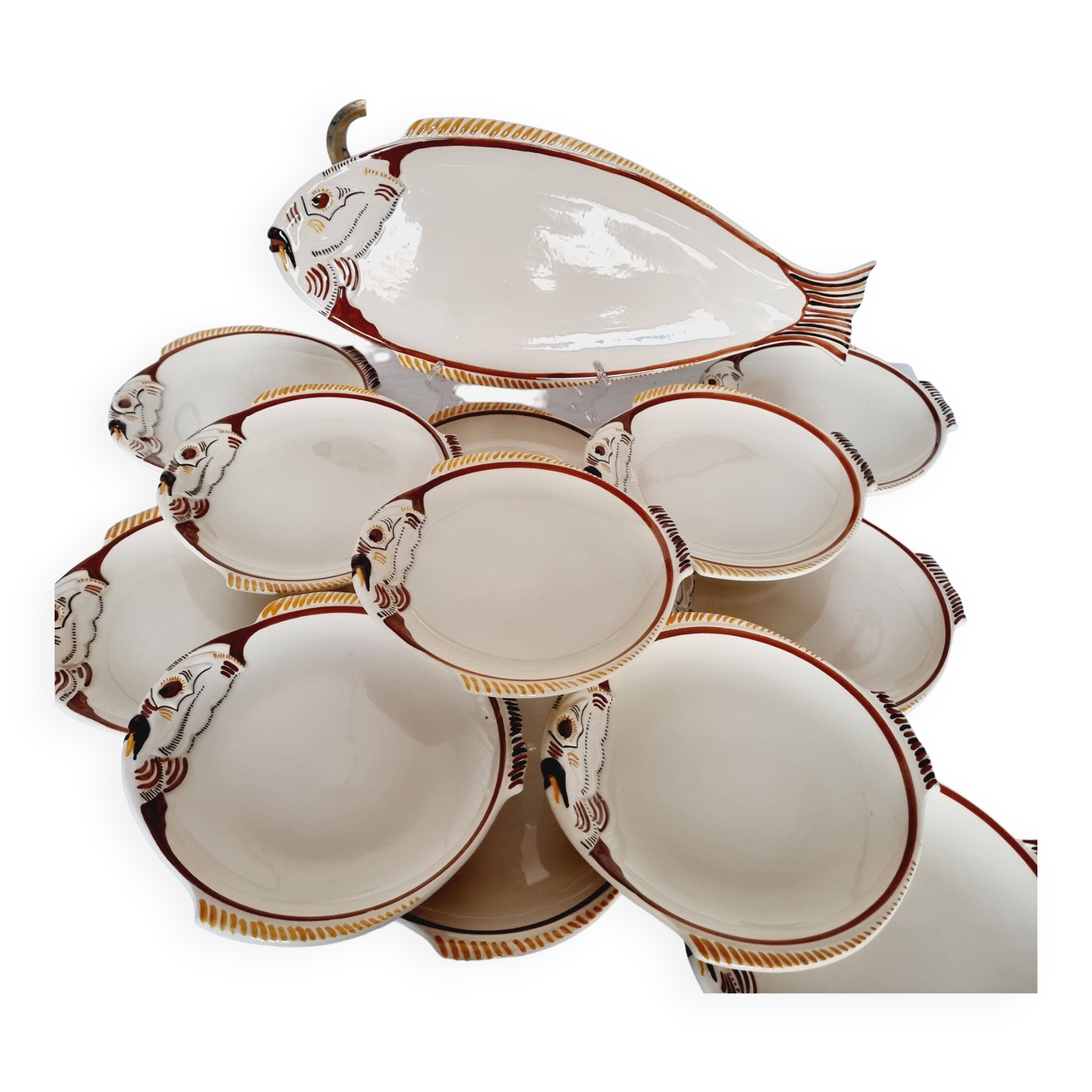 Impressive fish service 12 plates and 1 ceramic tray Author Quimper 1970s.