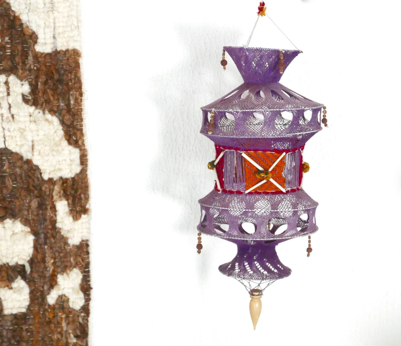 Suspension violette en macramé, années 70