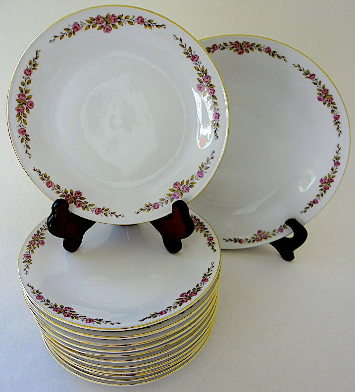 Bavarian porcelain dessert service with floral decoration. Around 1960.