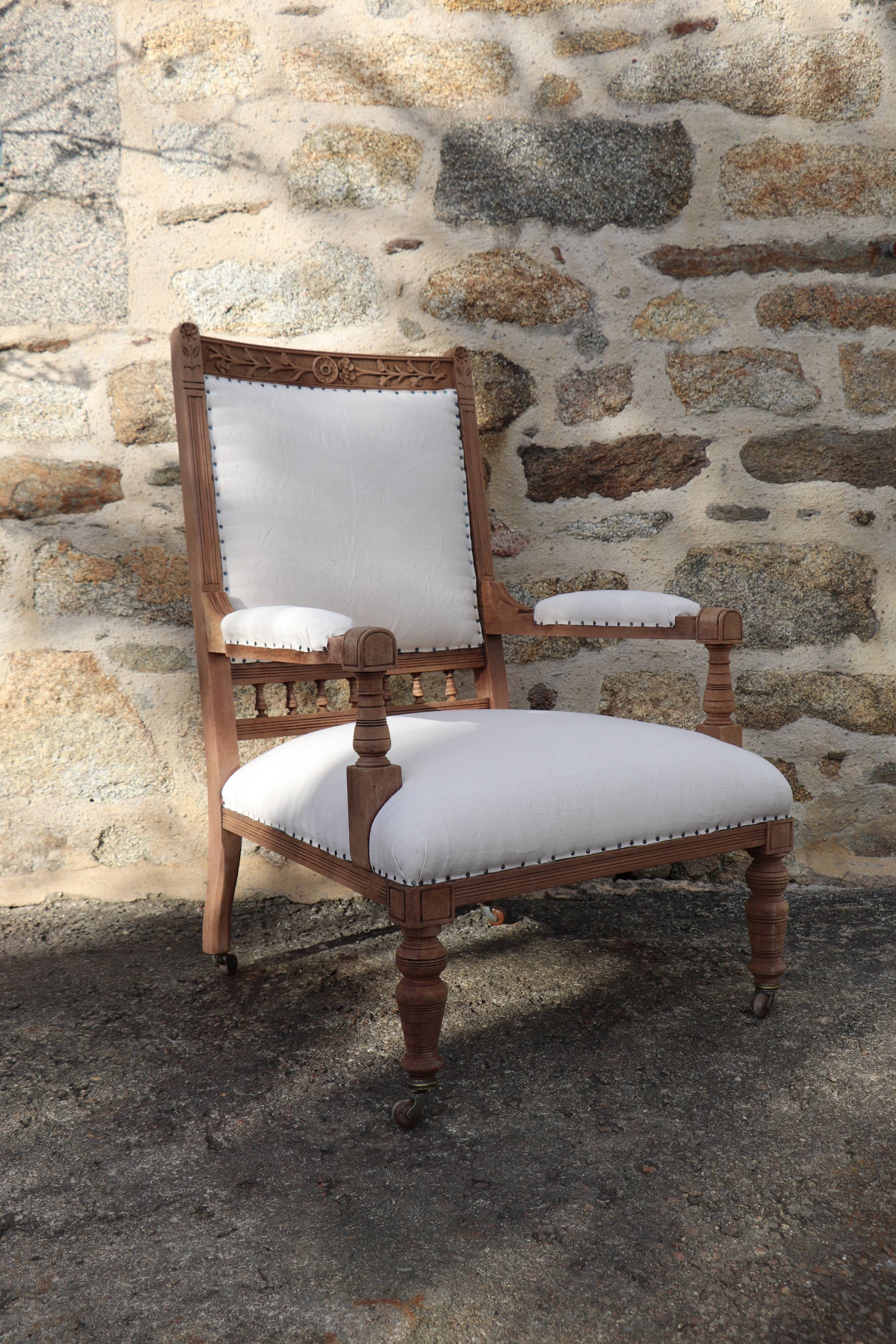 Fauteuil XIXème en bois retapissé en chanvre