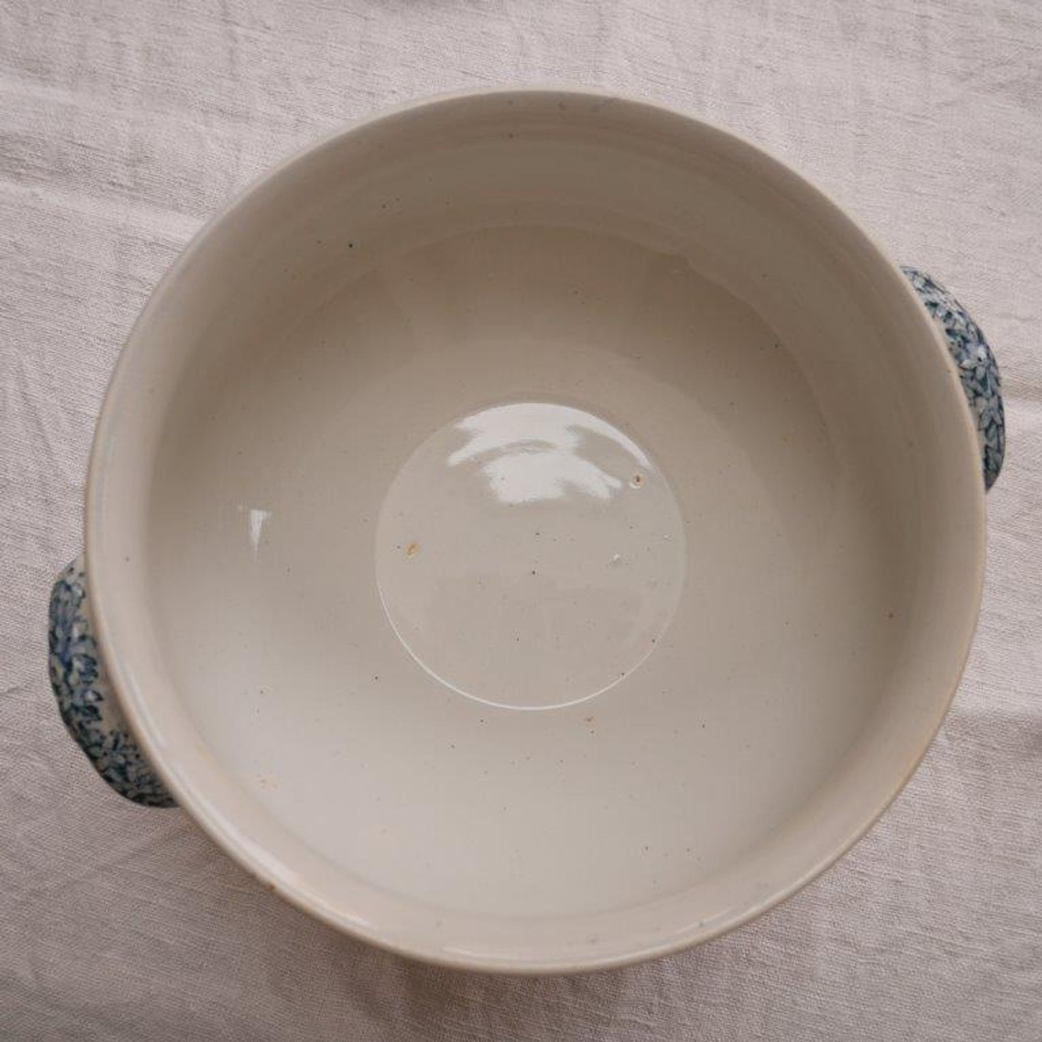 Soup or vegetable bowl St Amand iron earth model "dovecote"
