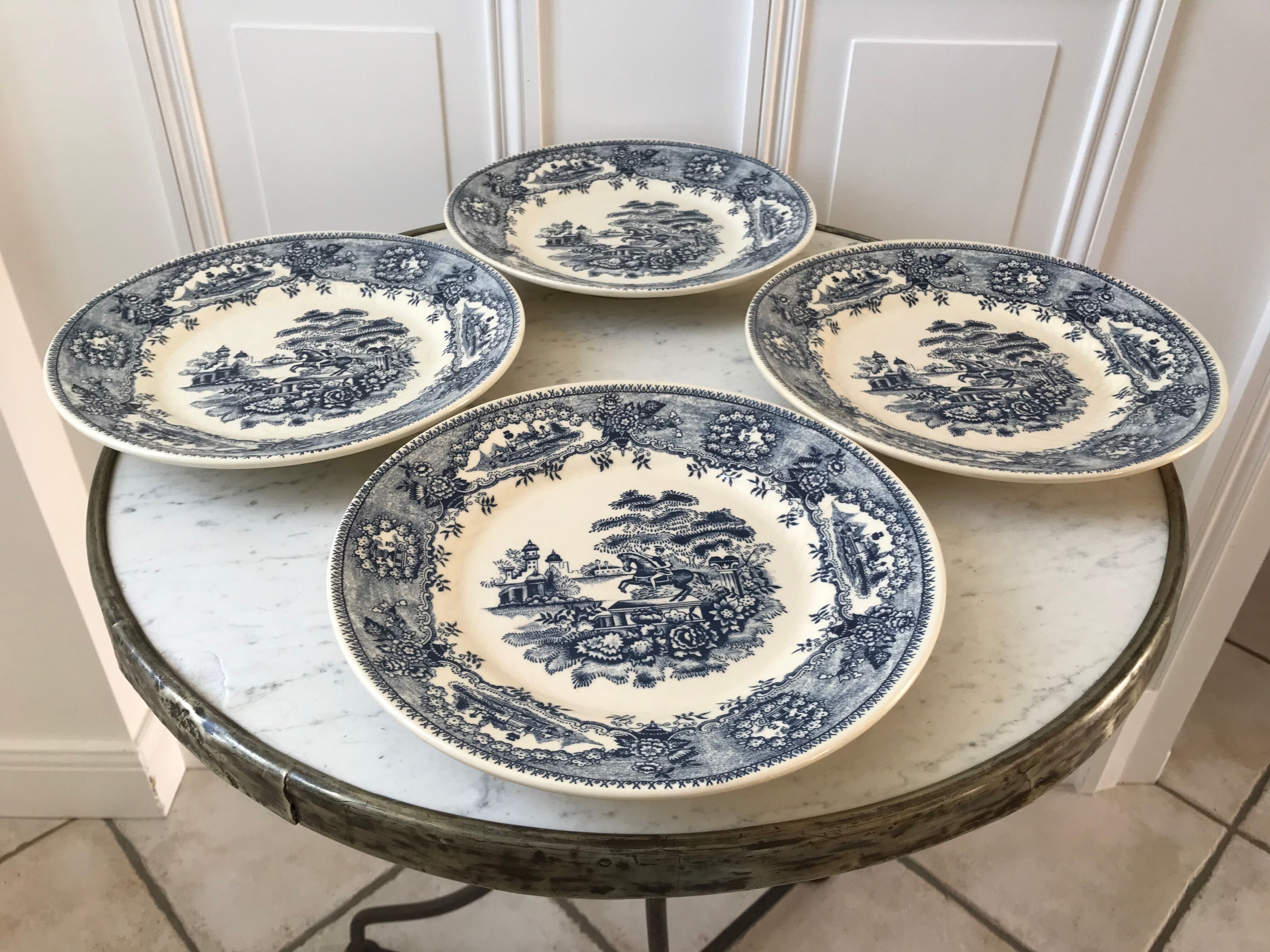 Set of 4 flat plates English style 60s