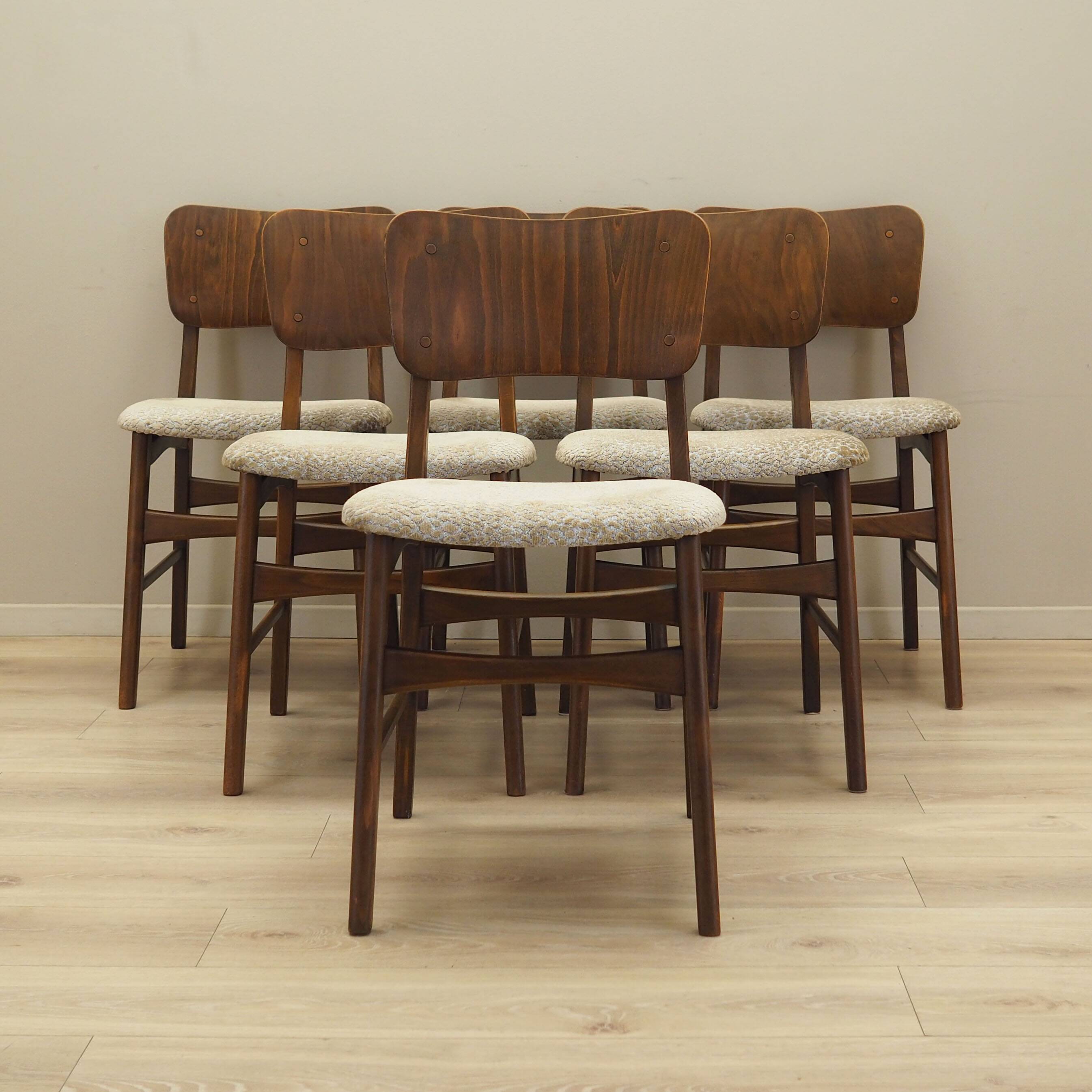 Ensemble de six chaises, design danois, années 1960, fabriquées au Danemark.