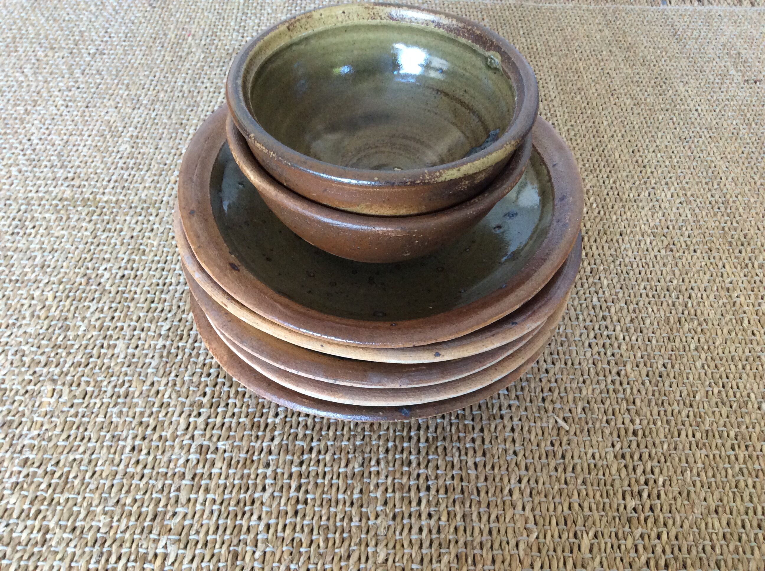 Set of stoneware plates