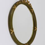 Faceted wall mirror in neoclassical Gustavian style, oval, in gilded wood, Italy, 1900s.
