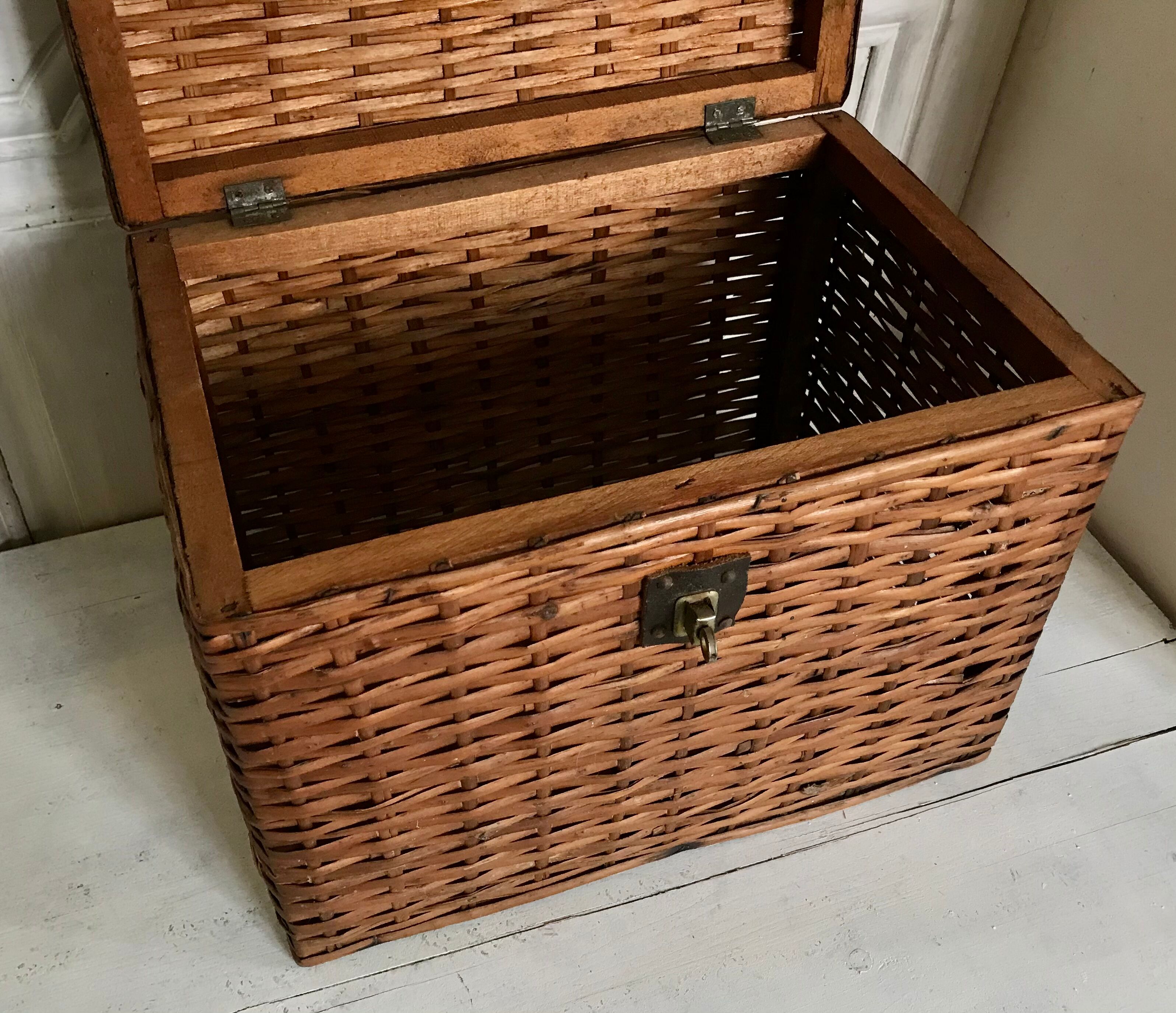 Ratin lid basket