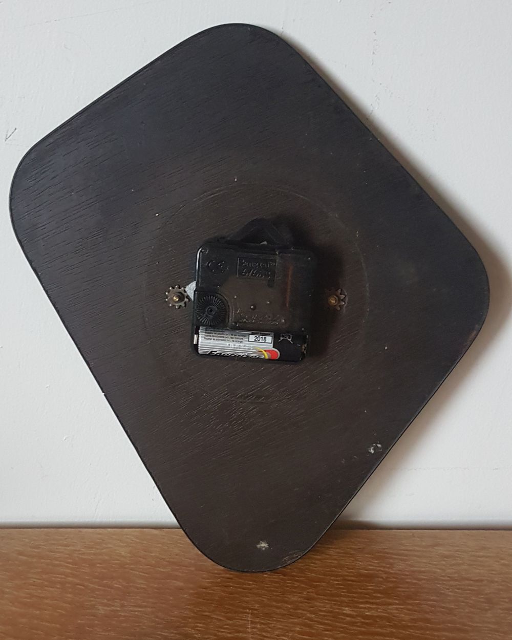 Odo clock in formica
