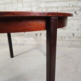 Round table with extension