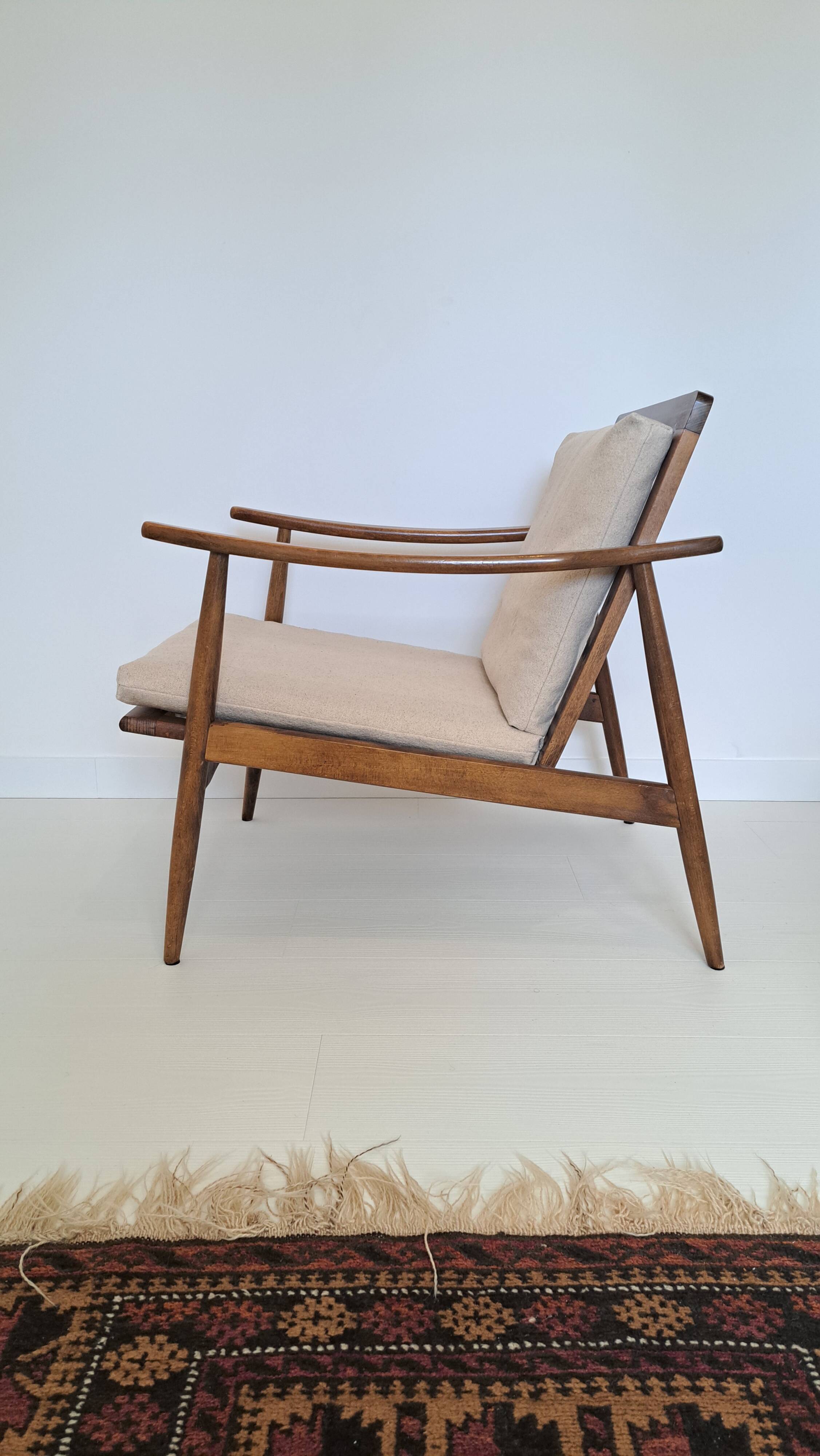 Scandinavian style armchair in solid wood – 1950s/60s