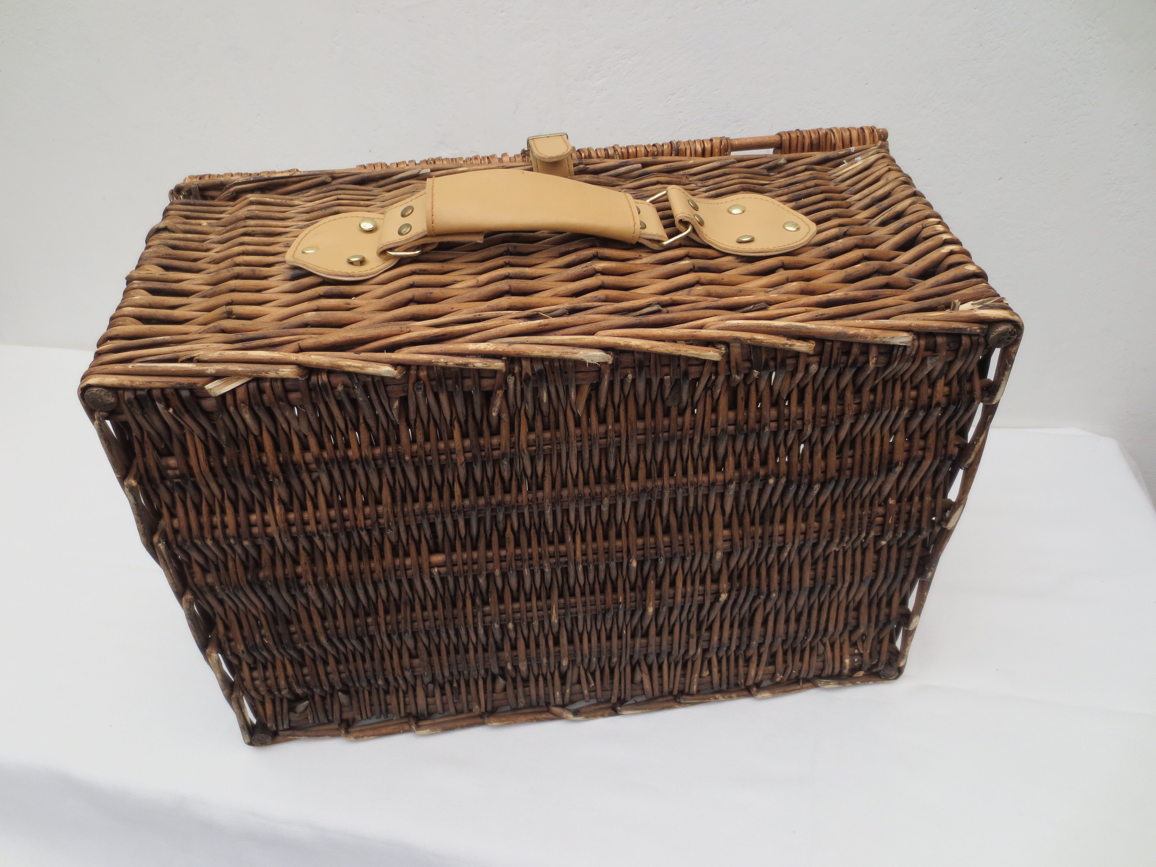 Rectangular wicker trunk