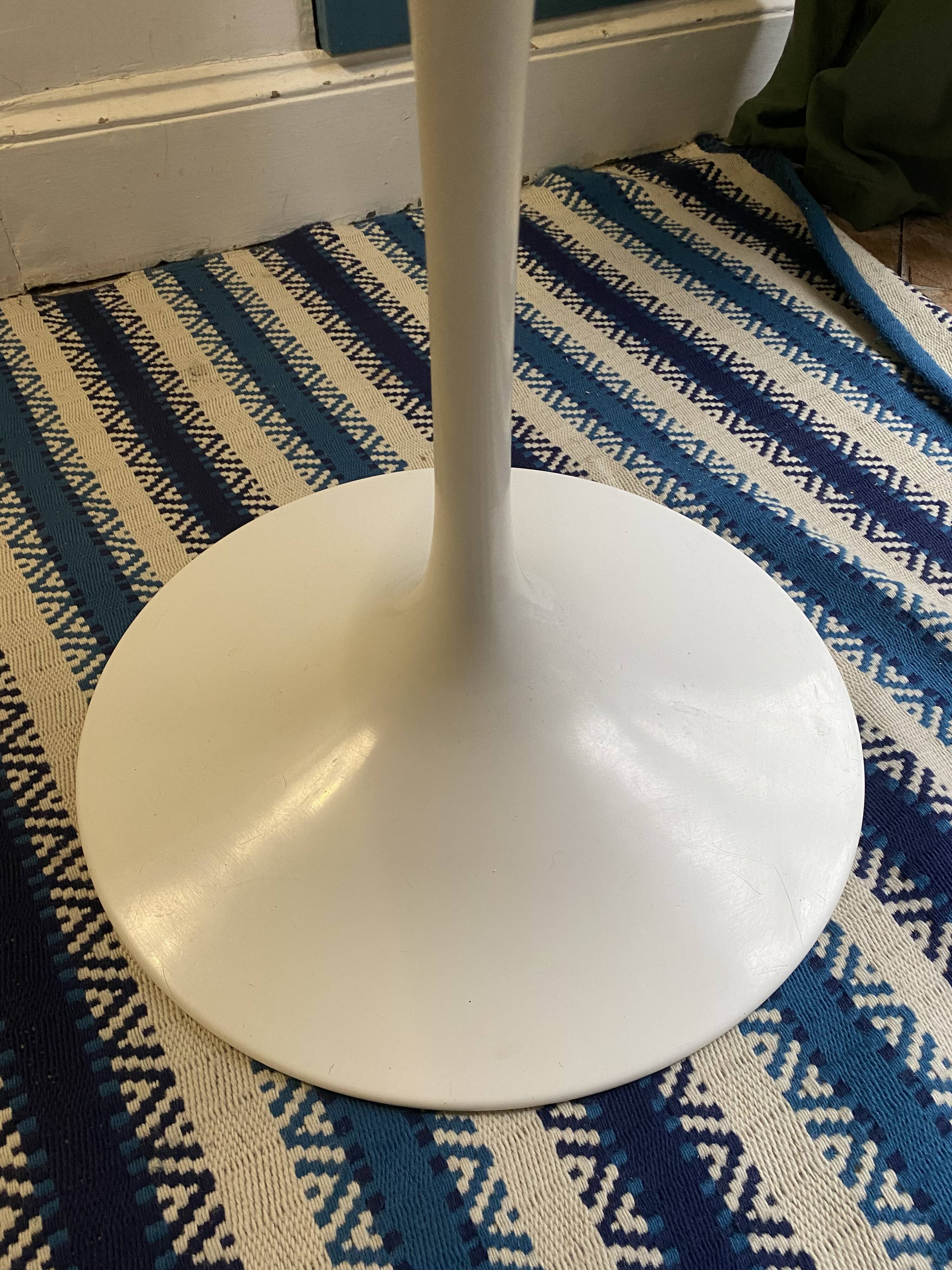 Saarinen table - KNOLL