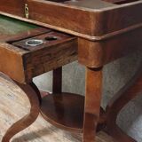 Empire writing table, in mahogany, resting on curved legs.