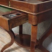 Table écritoire époque Empire, en acajou, reposant sur des pieds galbés
