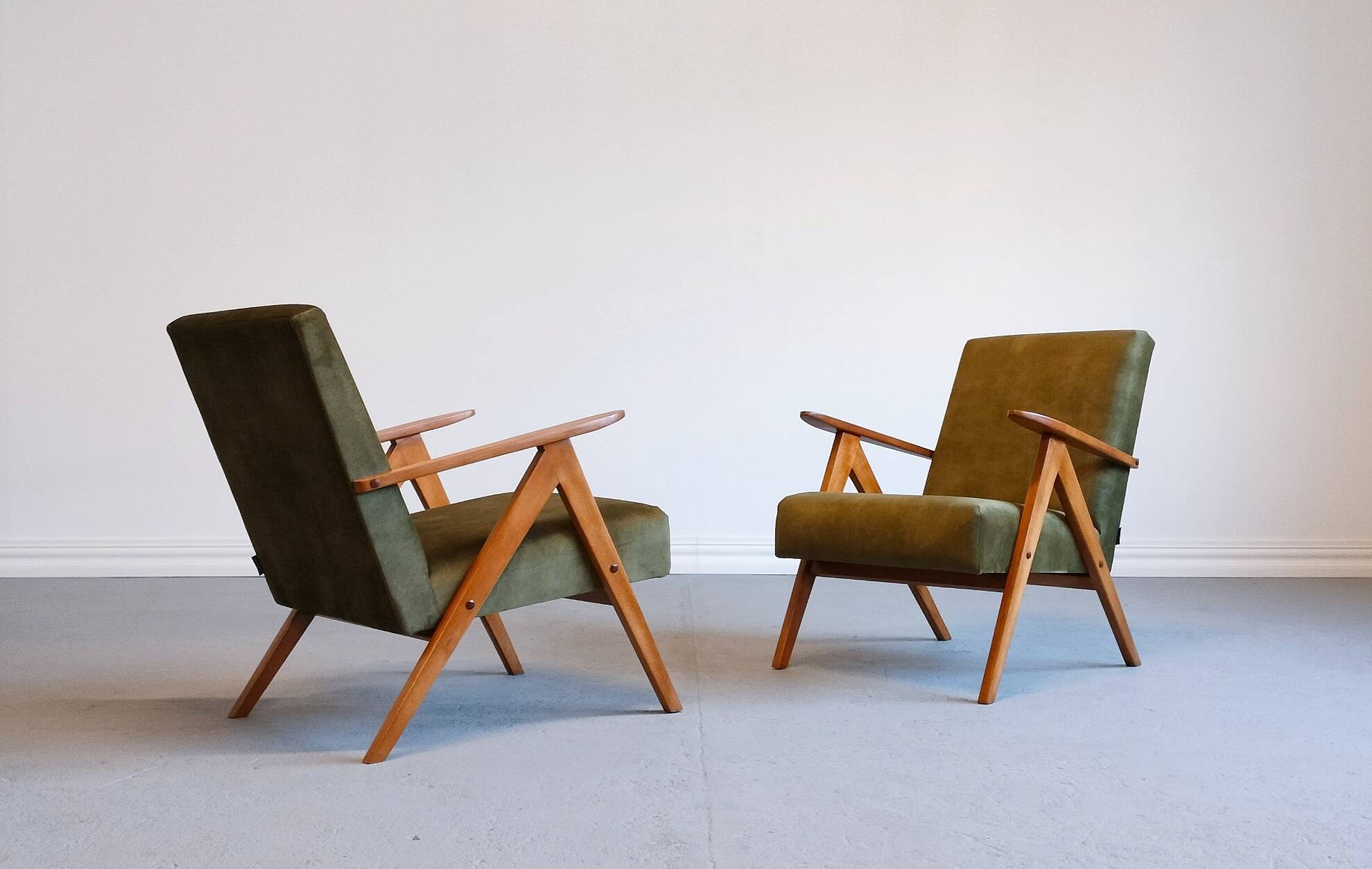 Mid Century Easy Chair Model B - 310 Var in Forest Green Velvet