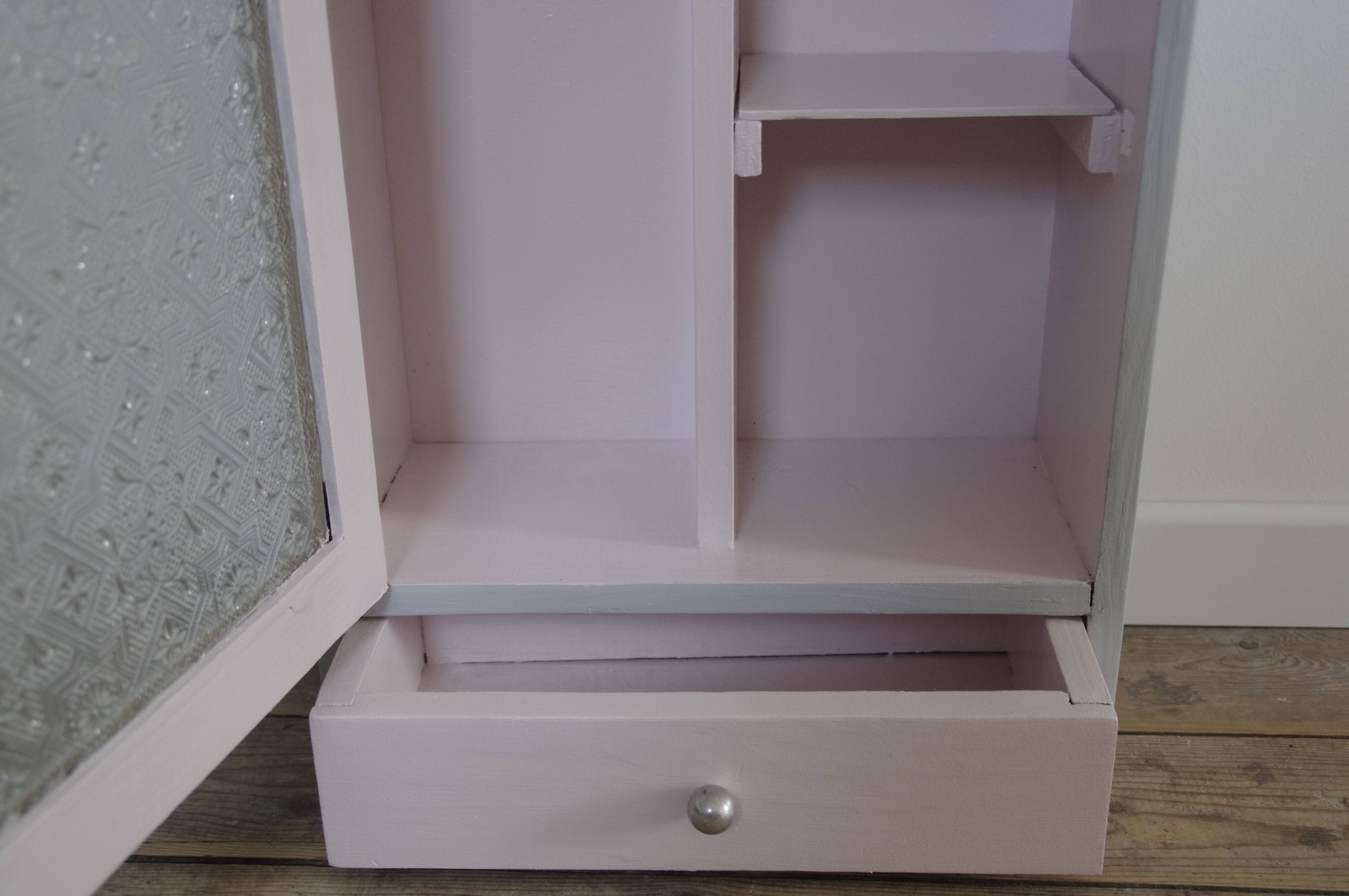 Vintage medicine cabinet 30s