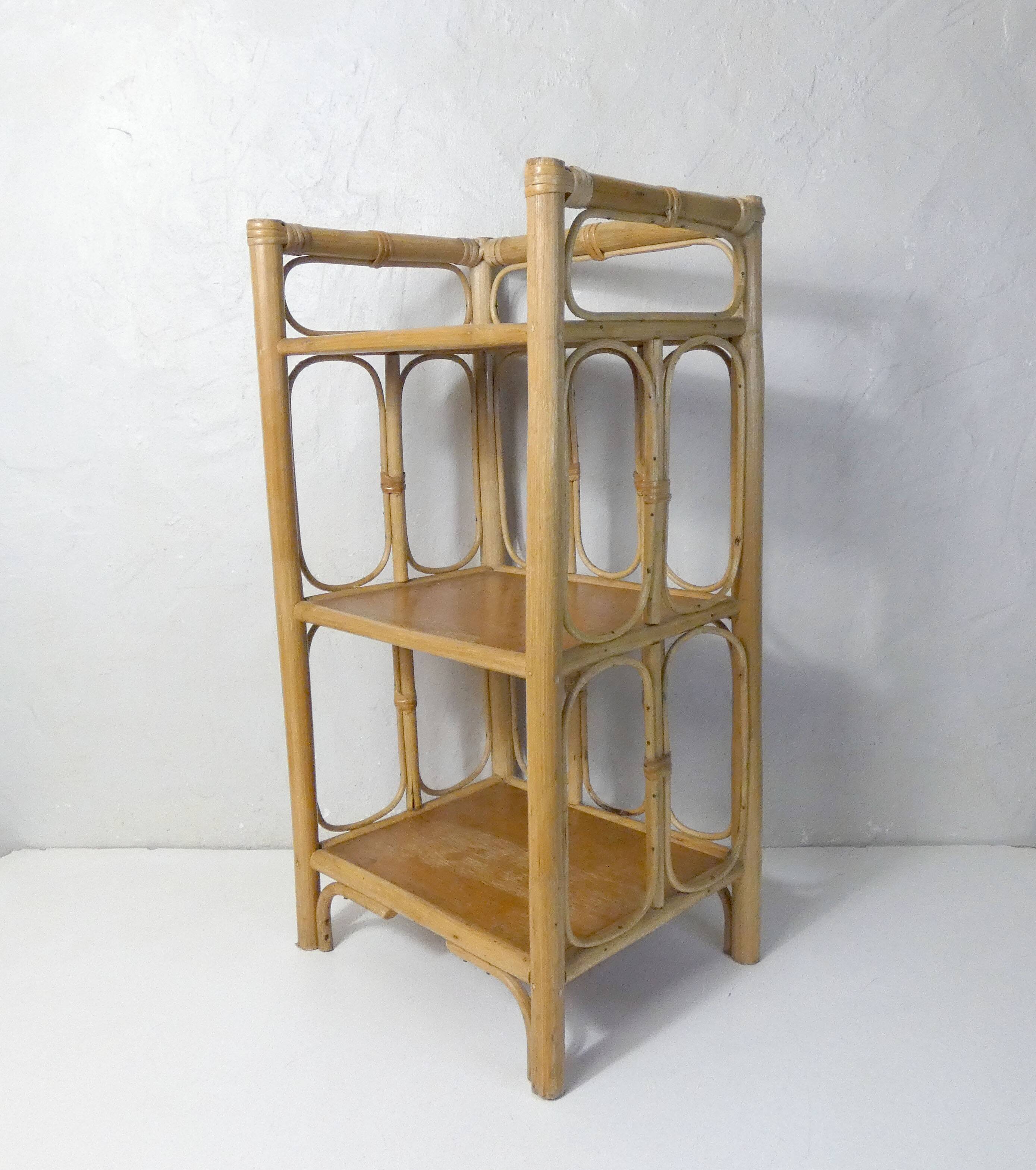 Table de chevet en rotin