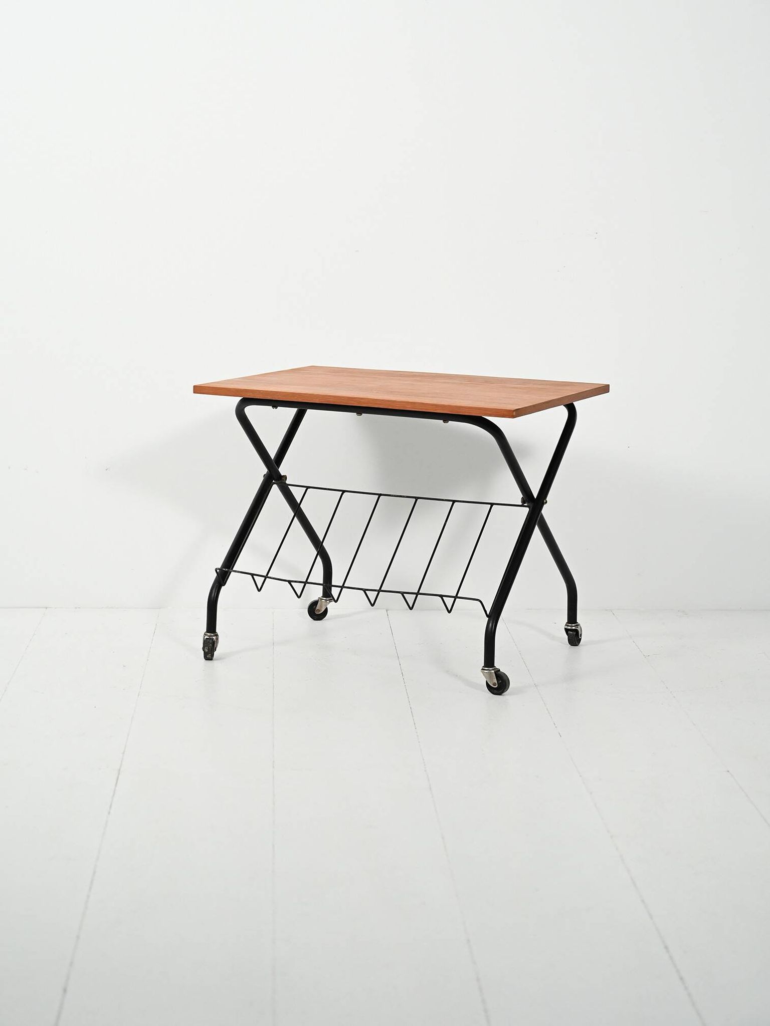 Table basse scandinave avec porte-revues, années 1960-70