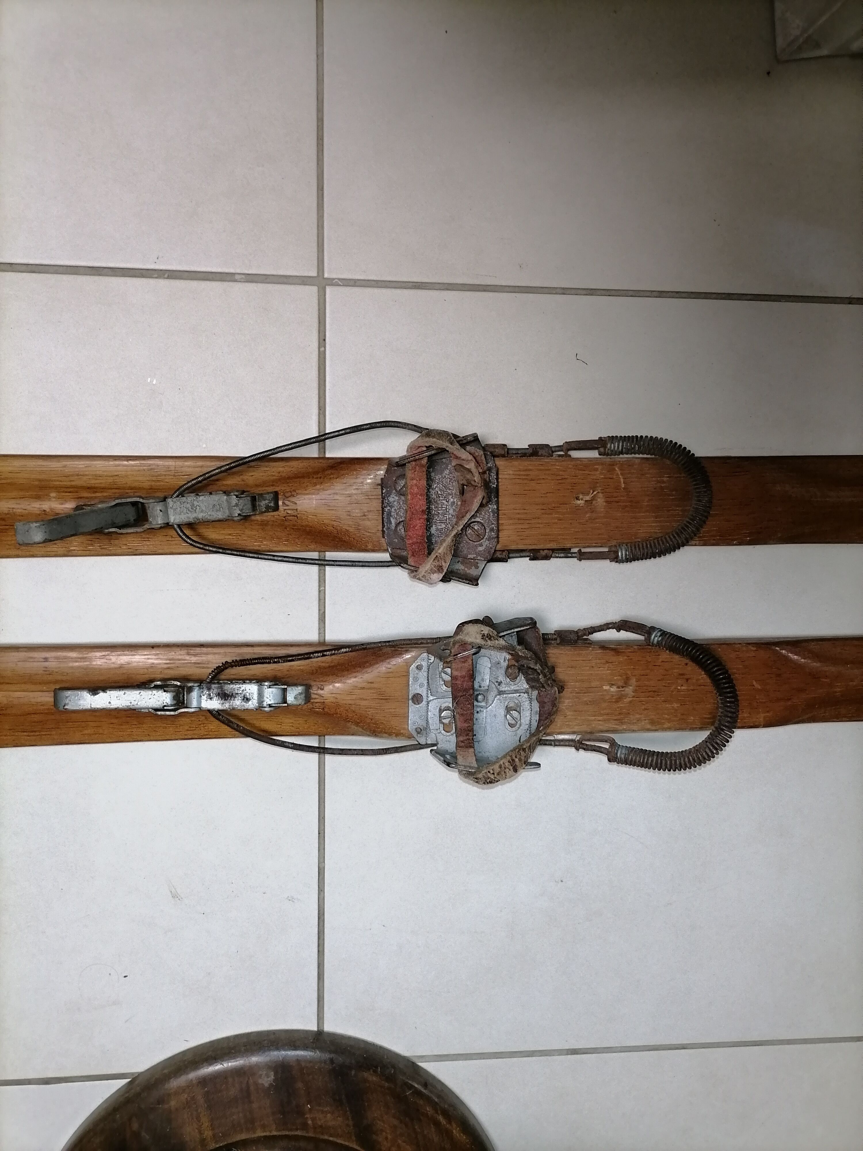 Pair of skis Chambéry Excella
