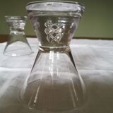 Lot de deux verres en cristal (apéritif digestif vodka) gravés sous pied made in tudor sulfure