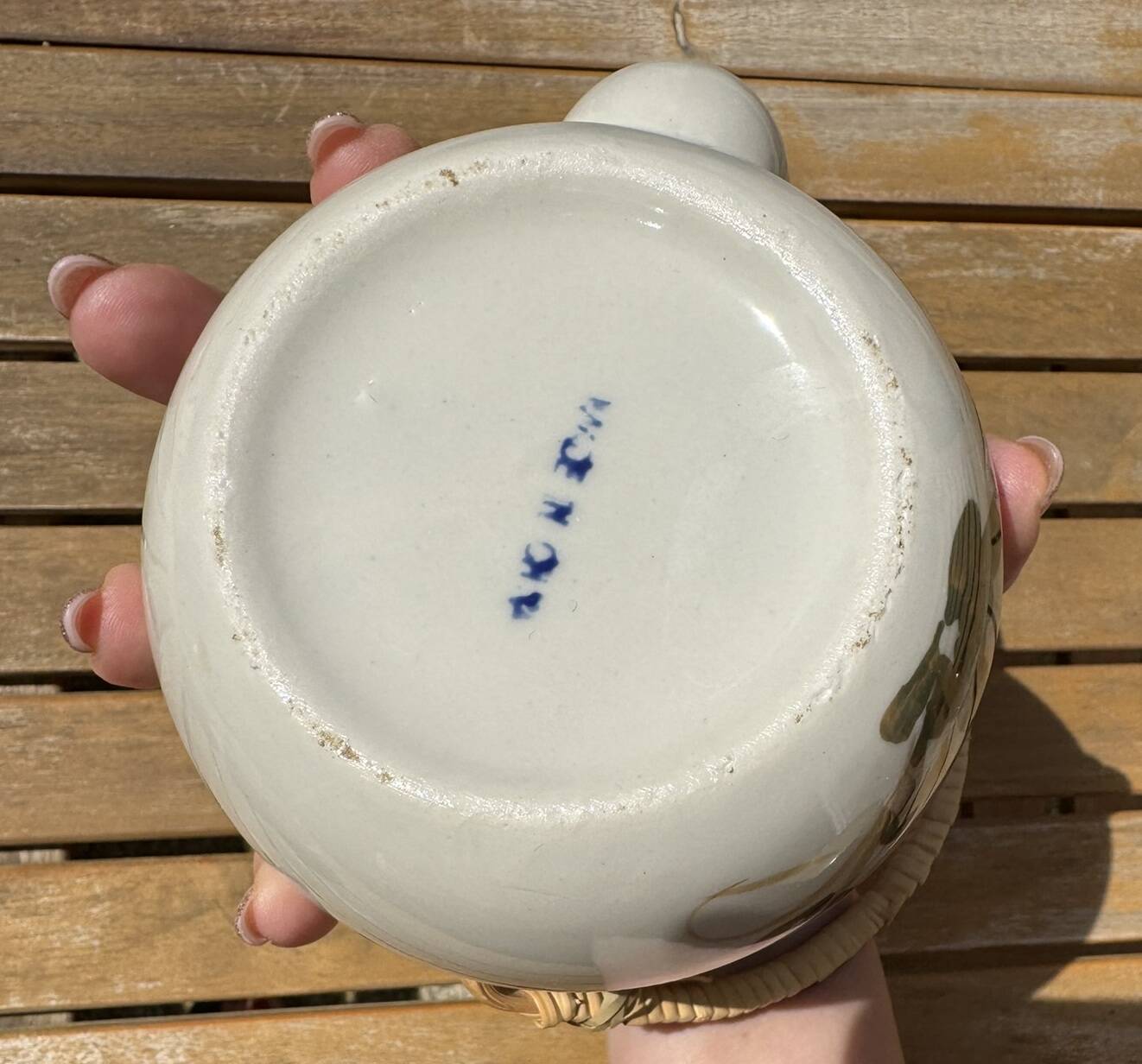 Vintage ceramic tea set for 6 bowls and a teapot.