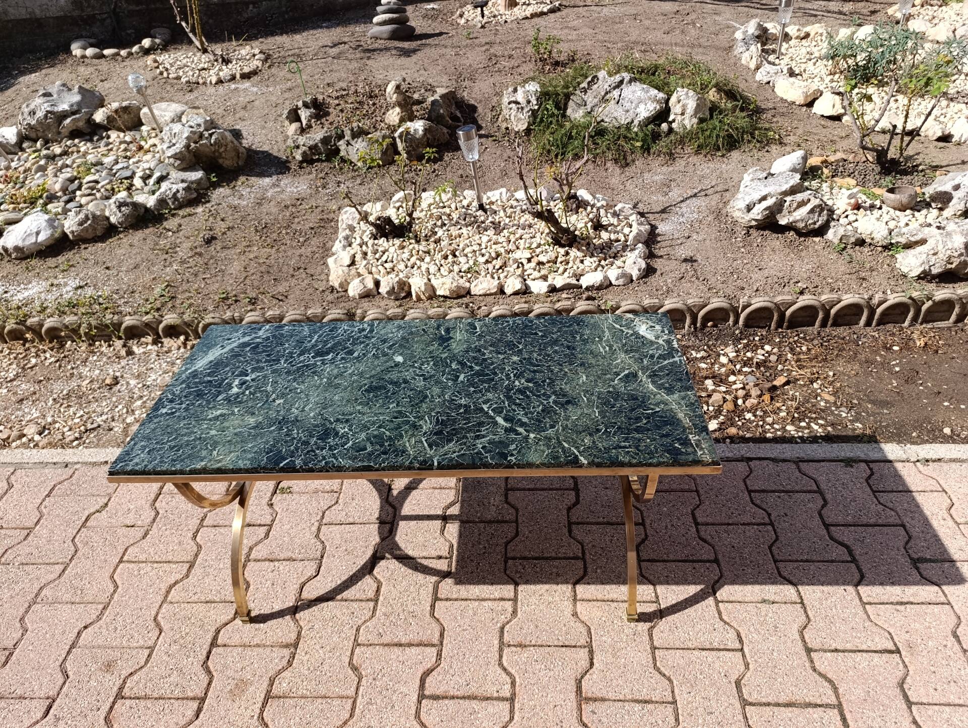 Vintage coffee table in green marble and brass in the style of Maison Jansen.