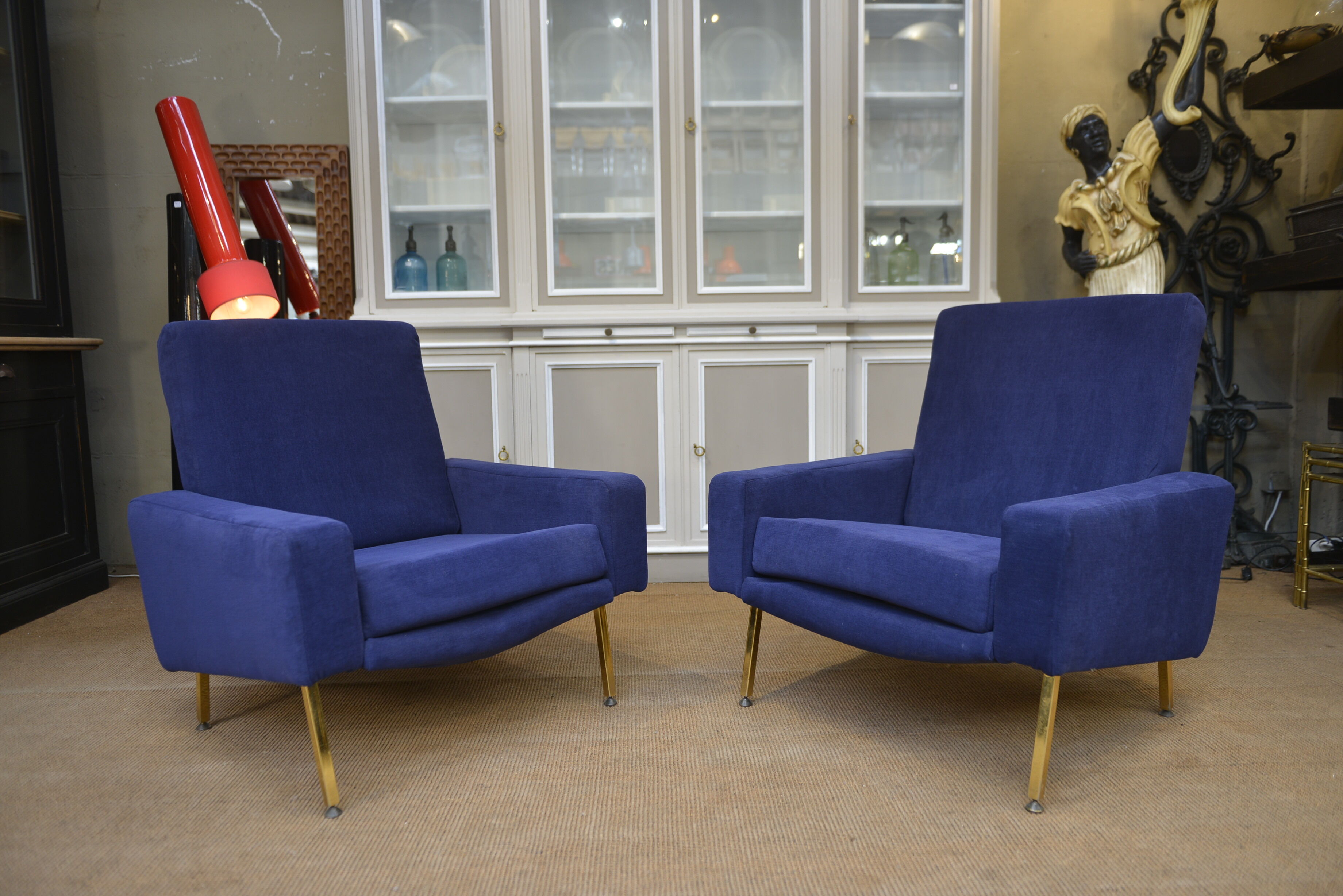 Pair of armchairs and ottoman vintage 1950 in blue velour and brass