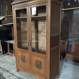 Bibliothèque vintage rococo en chêne à 2 portes vitrés.
