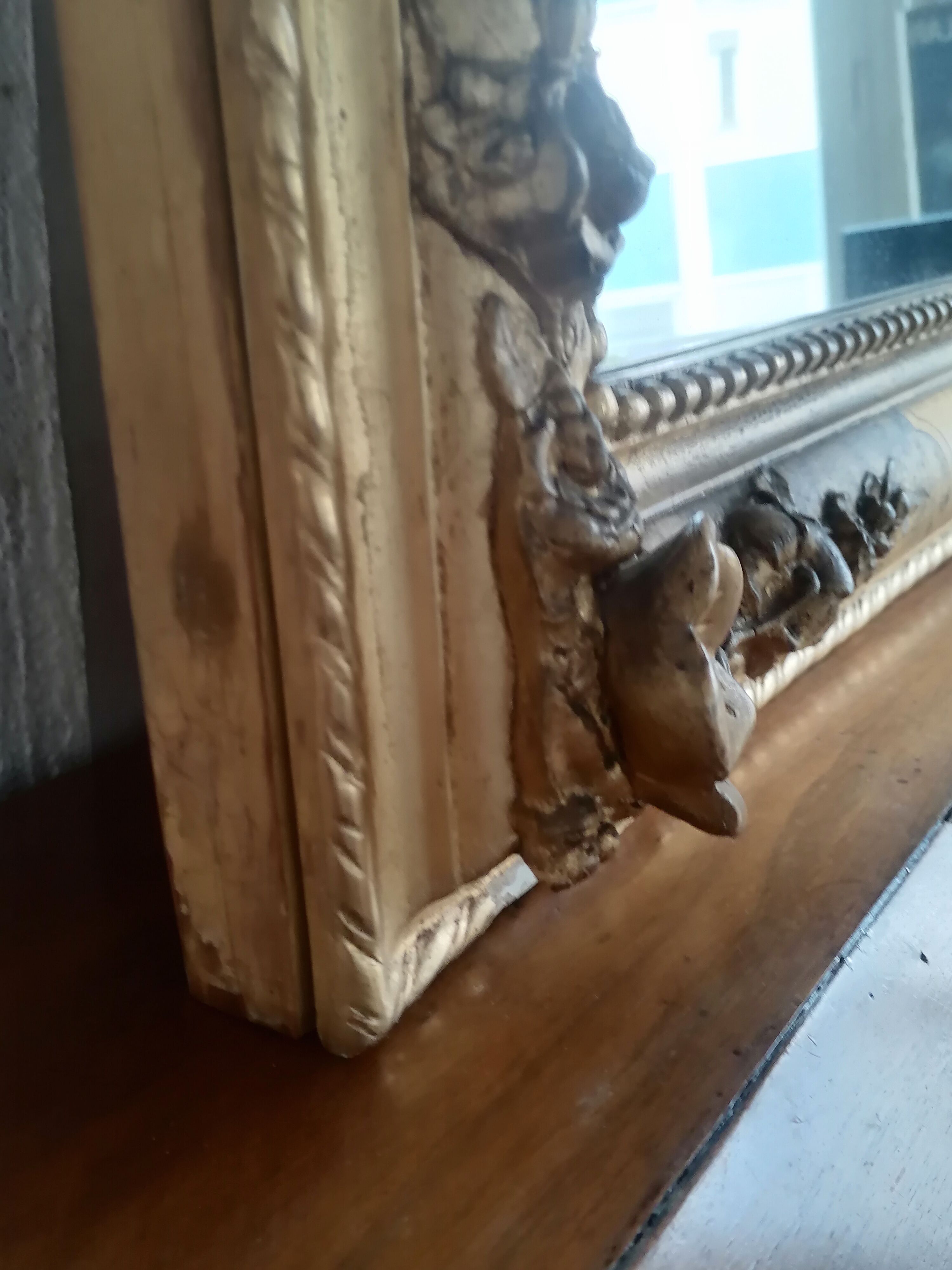 Grand miroir doré. 19ème