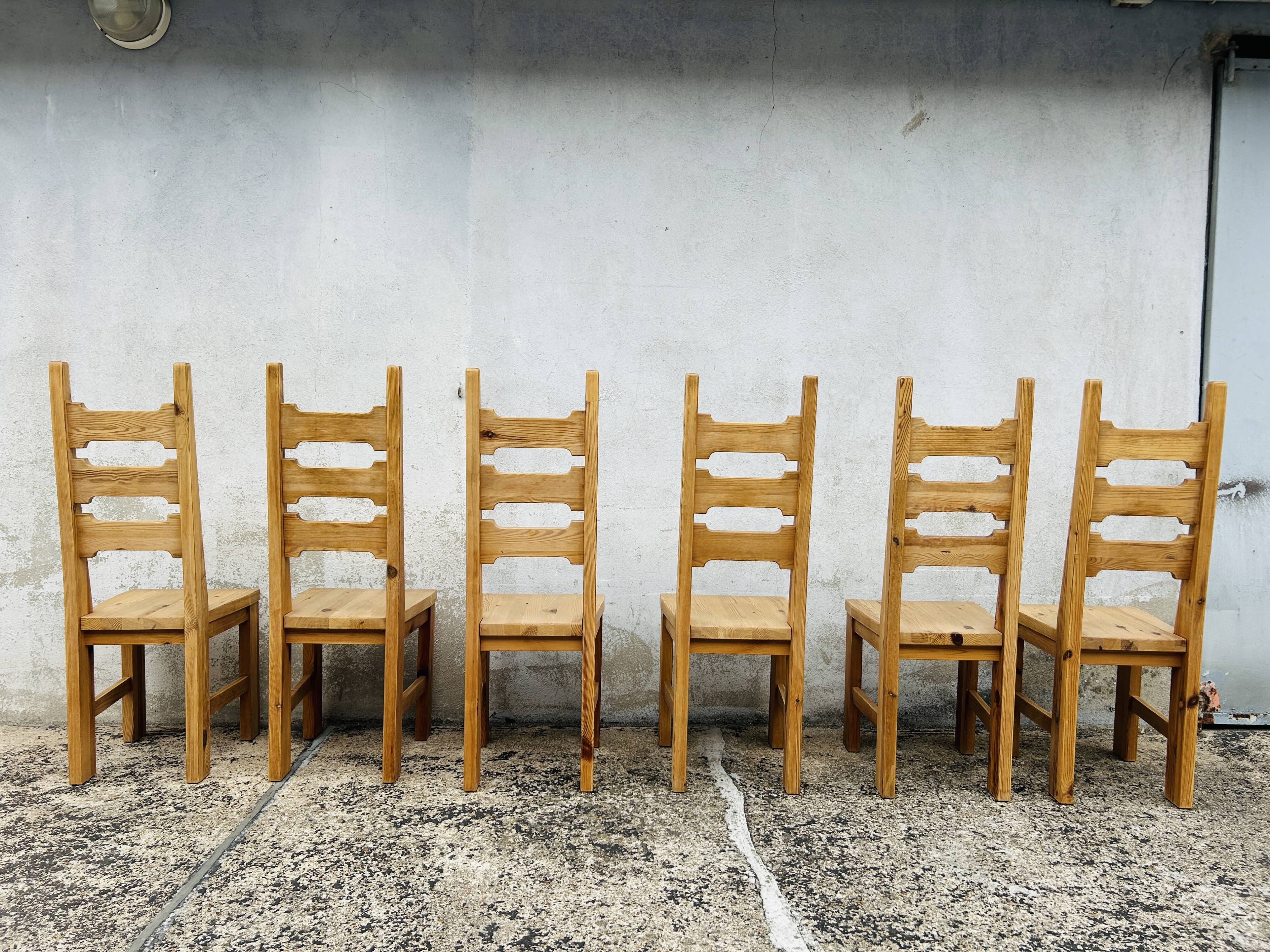 6 chaises brutalistes en pin massif