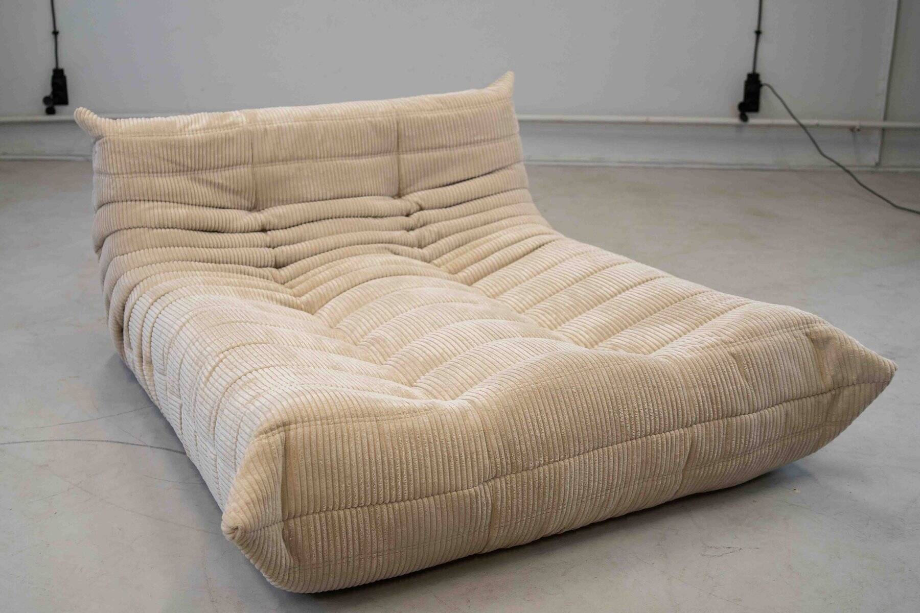 Togo chaise lounge in white corduroy fabric attributed to Michel Ducaroy for Ligne Roset, 1974
