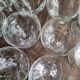 Lot de 11 coupes à champagne en verre ancien ciselé décor floral sur pied bas