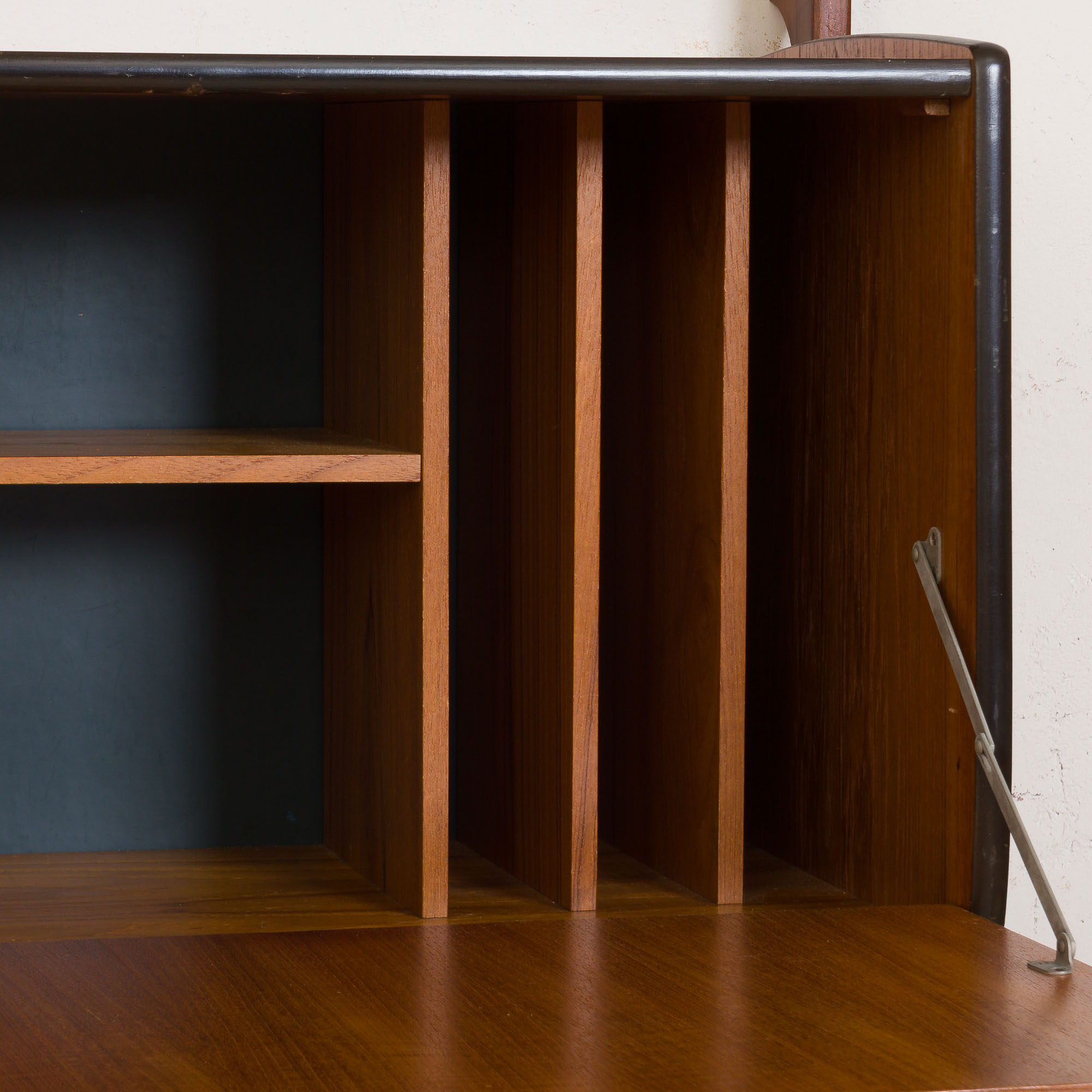 Ergo Wall Unit in teak with 6 shelves and 2 cabinets by John Texmon for Blindheim Møbelfabrikk, 2 ba