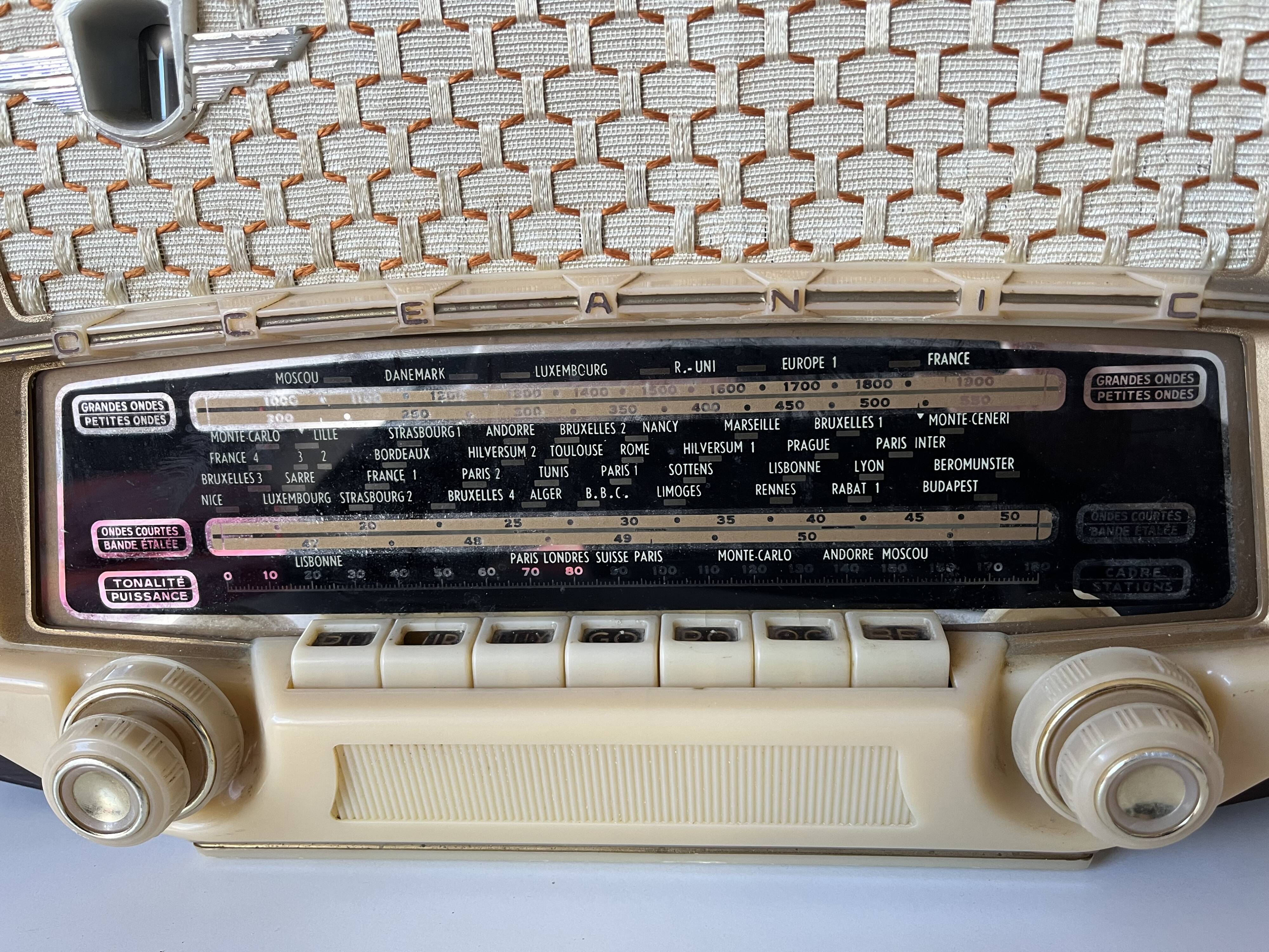 Old oceanic radio "pilot type"