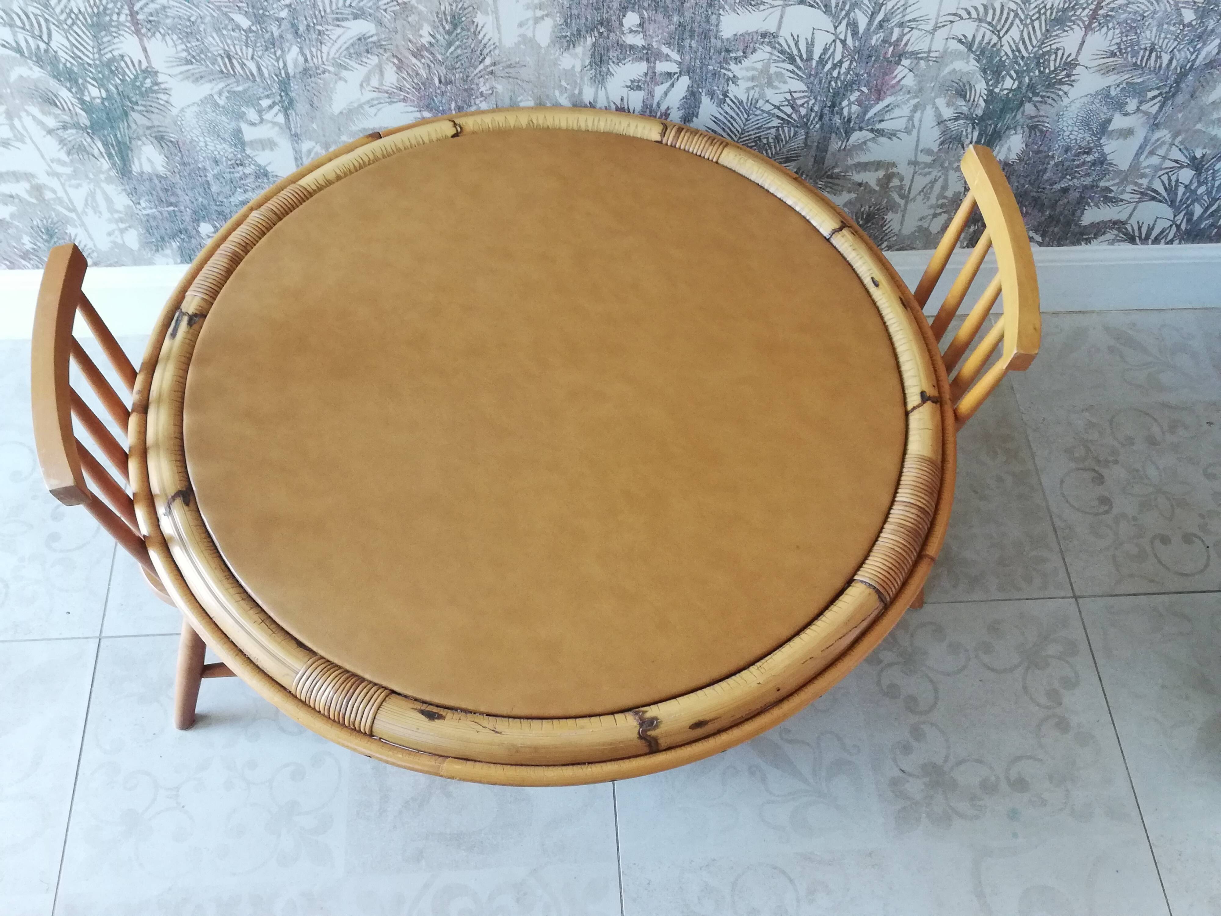 Rattan coffee table and its 2 vintage chairs