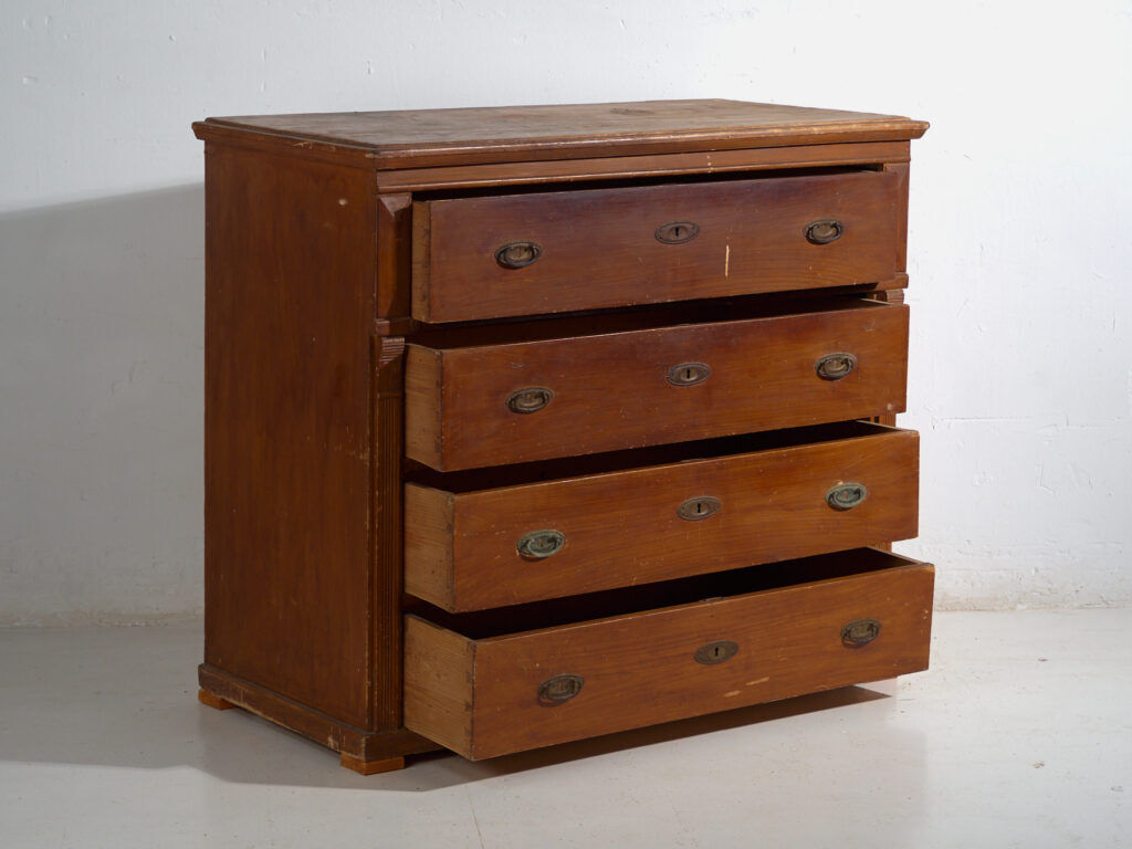 Central European antique chest of drawers with four drawers – Central Europe, circa 1910