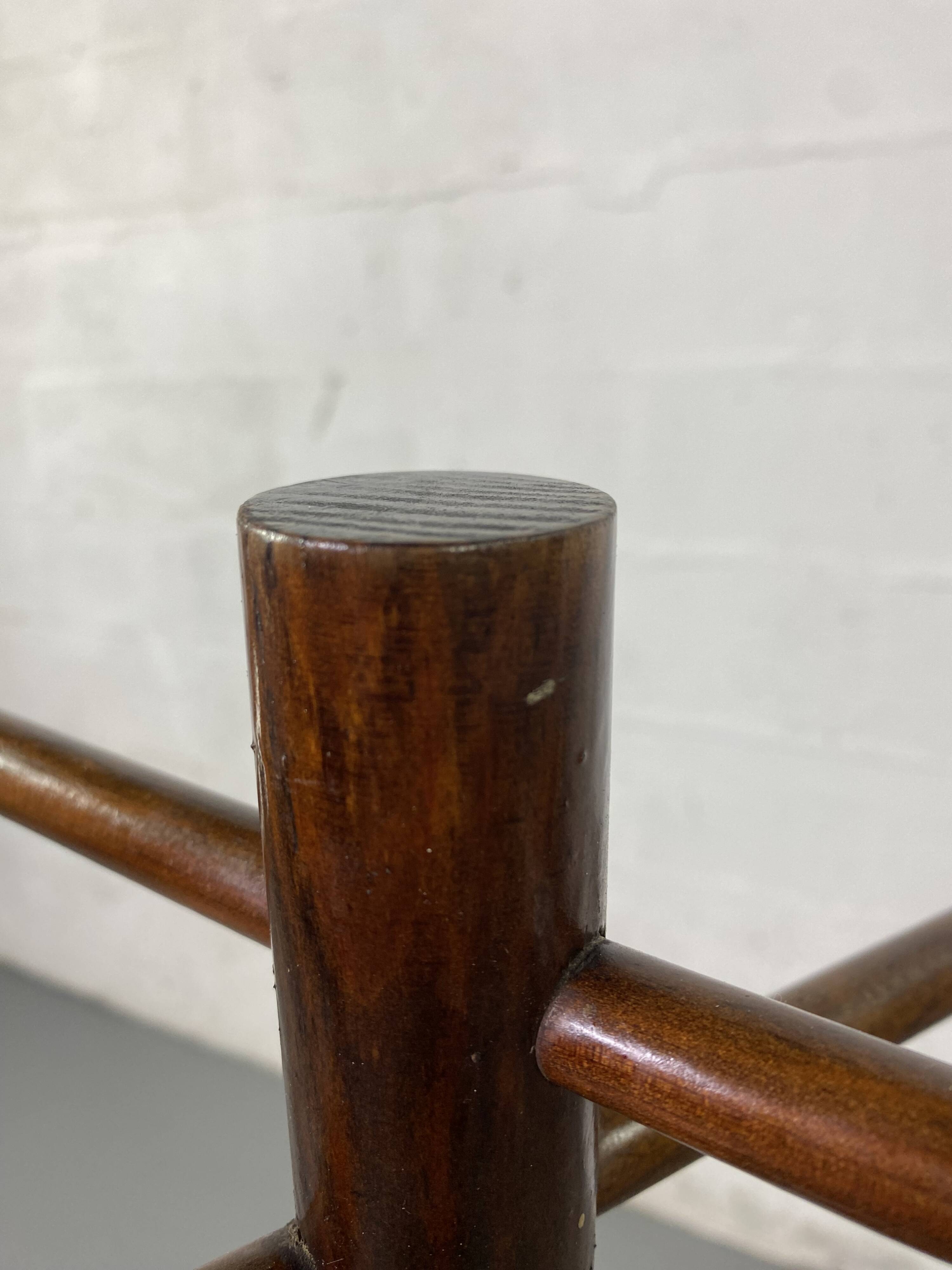 Porte manteau à pied ou valet de chambre