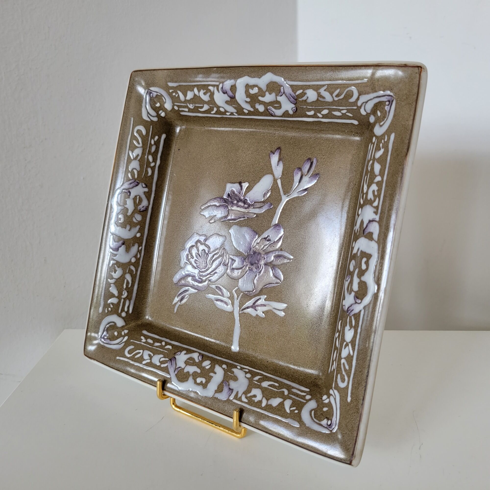 Empty ceramic square pocket after the design of Anne Froget for Jardin d'Ulysse