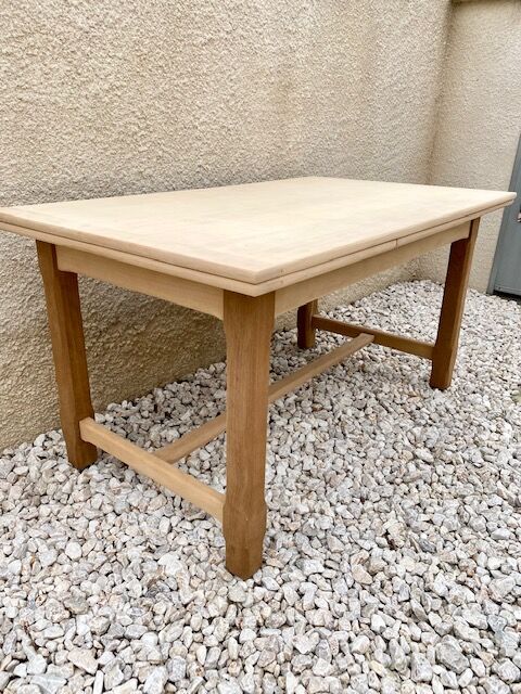 Stripped and extendable farm table