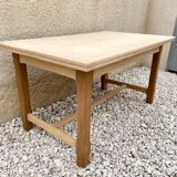Stripped and extendable farm table