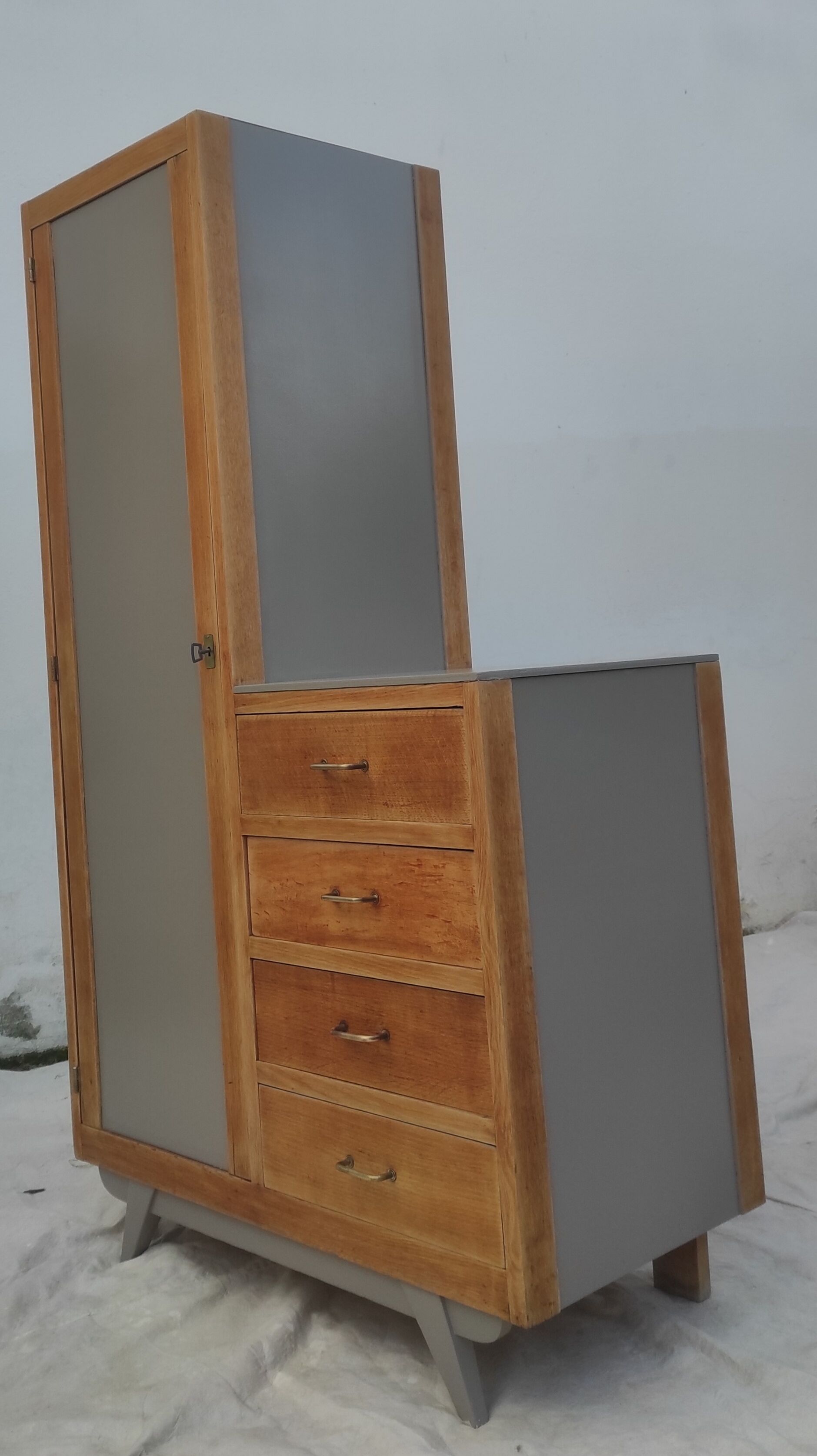 Armoire vintage