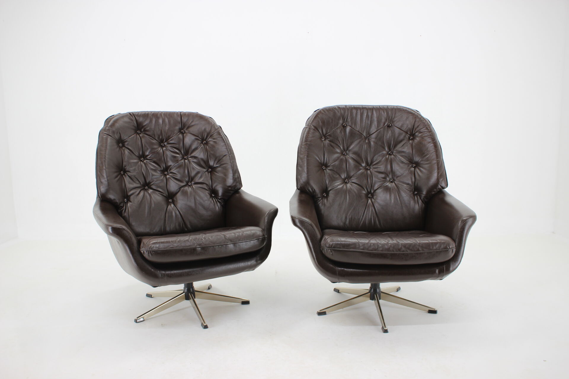 1970s Leatherette Swivel Lounge Chair