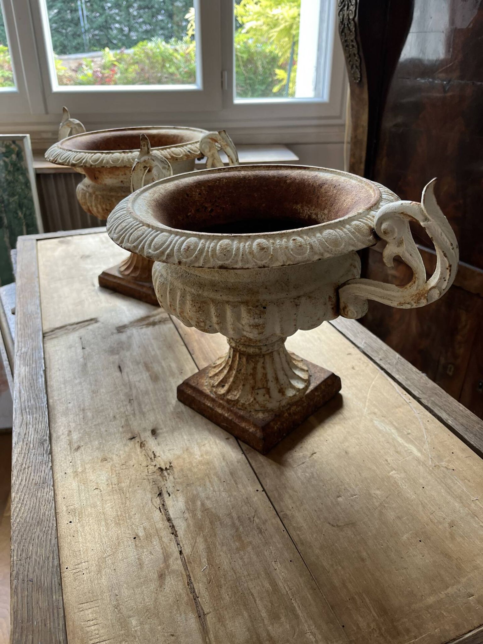 White Médicis vases