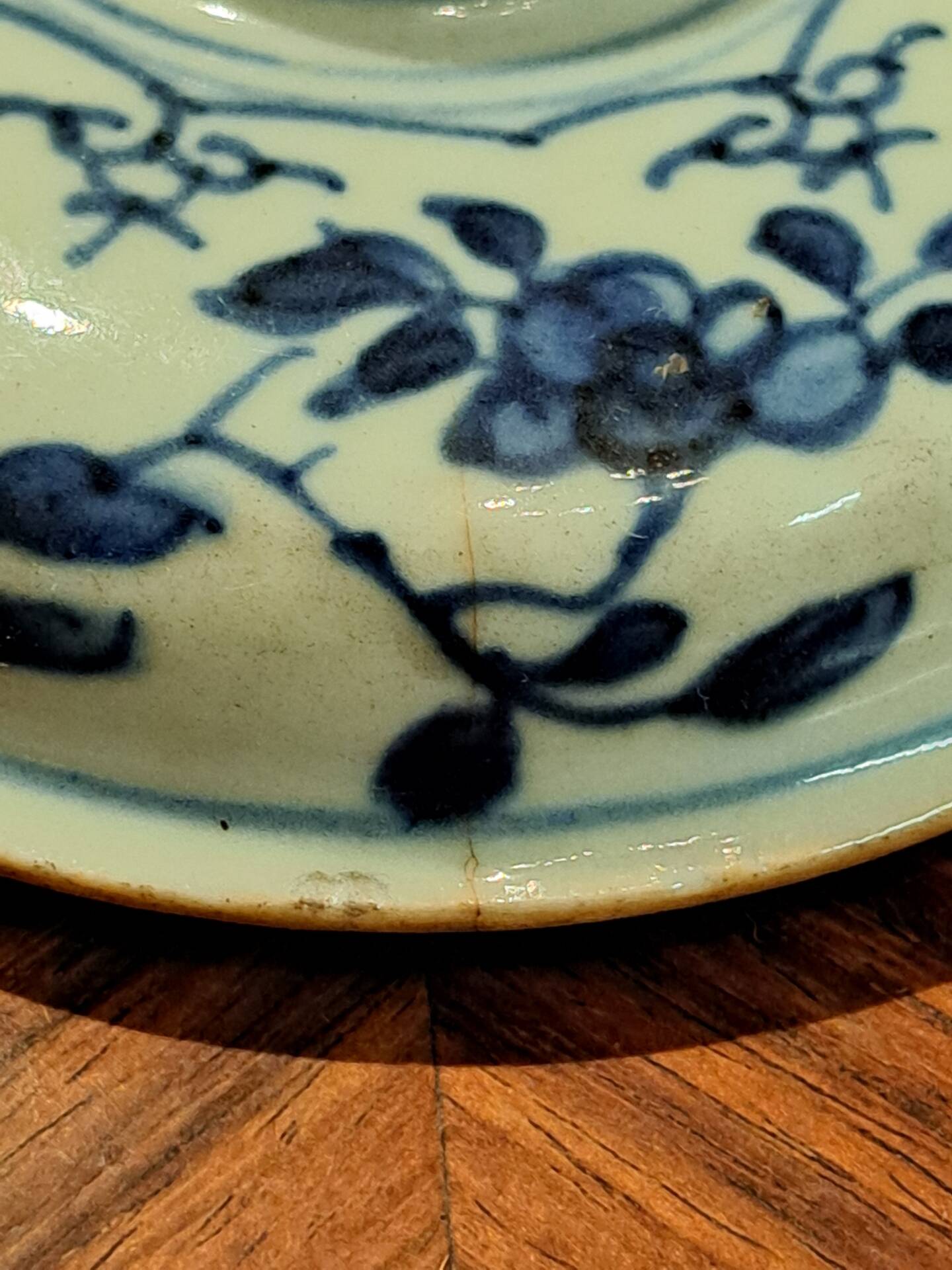 18th-century Chinese pot Qianlong in porcelain